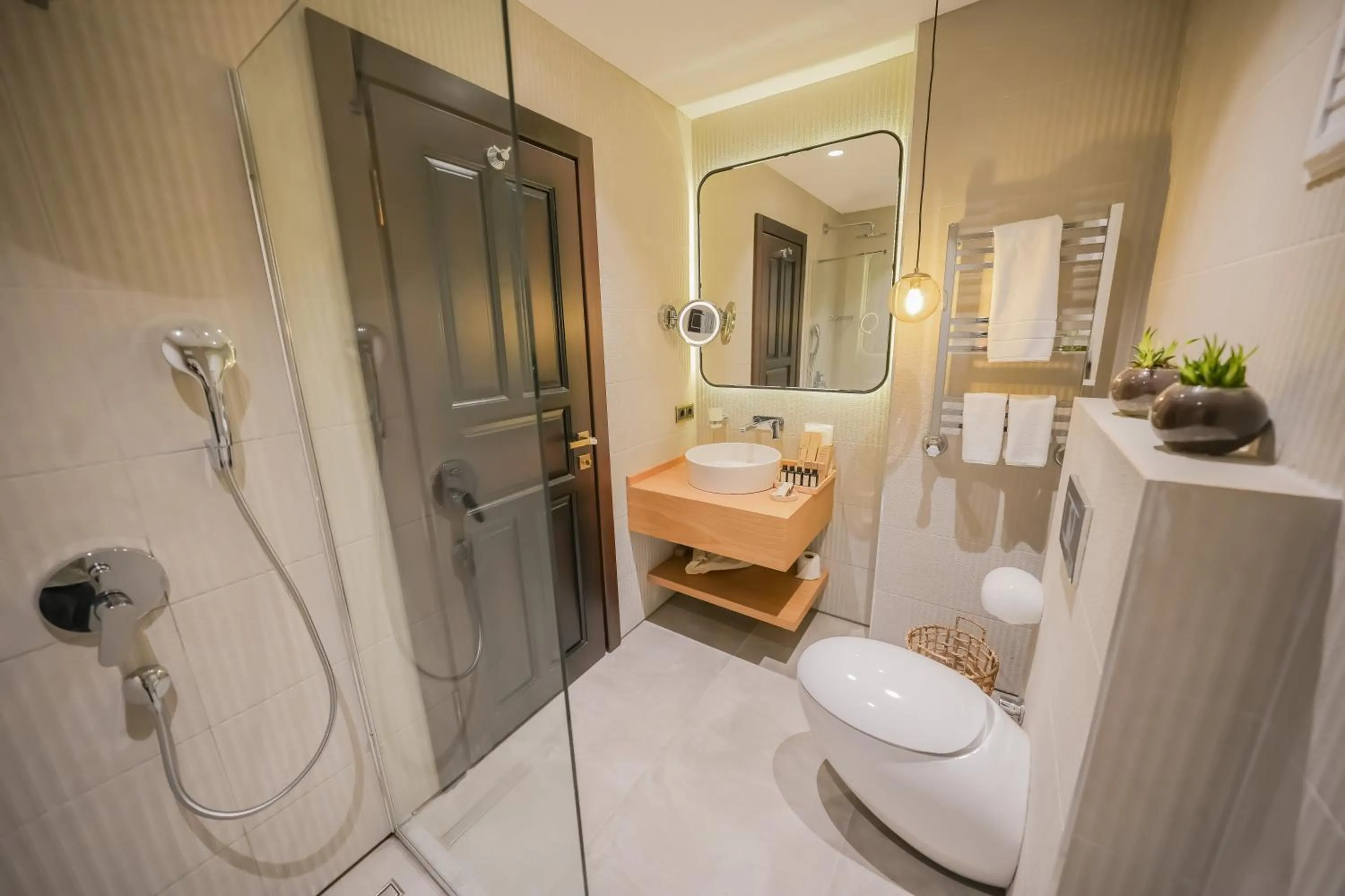 Shower in Nuup Hotel