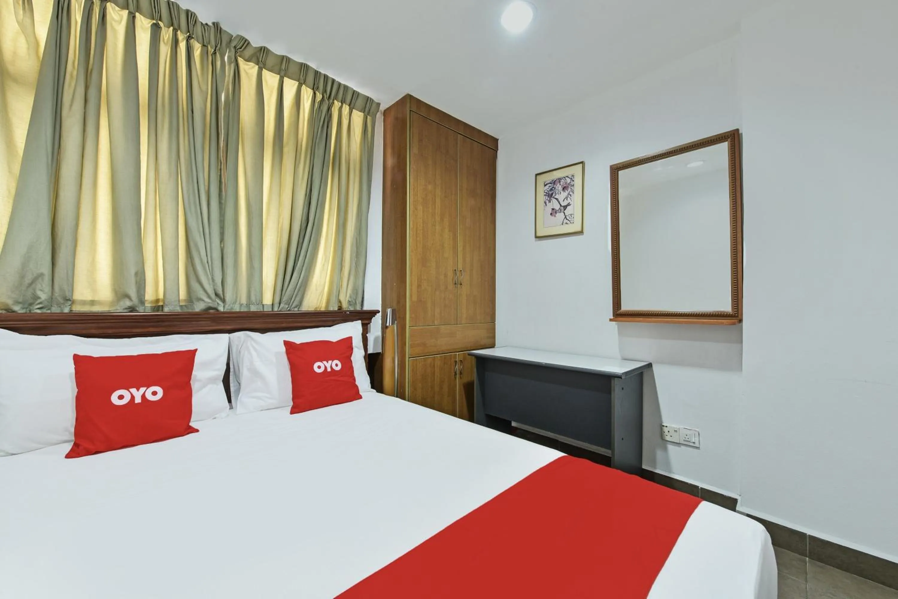 Photo of the whole room, Bed in Super OYO 90780 J Hotel Bukit Bintang