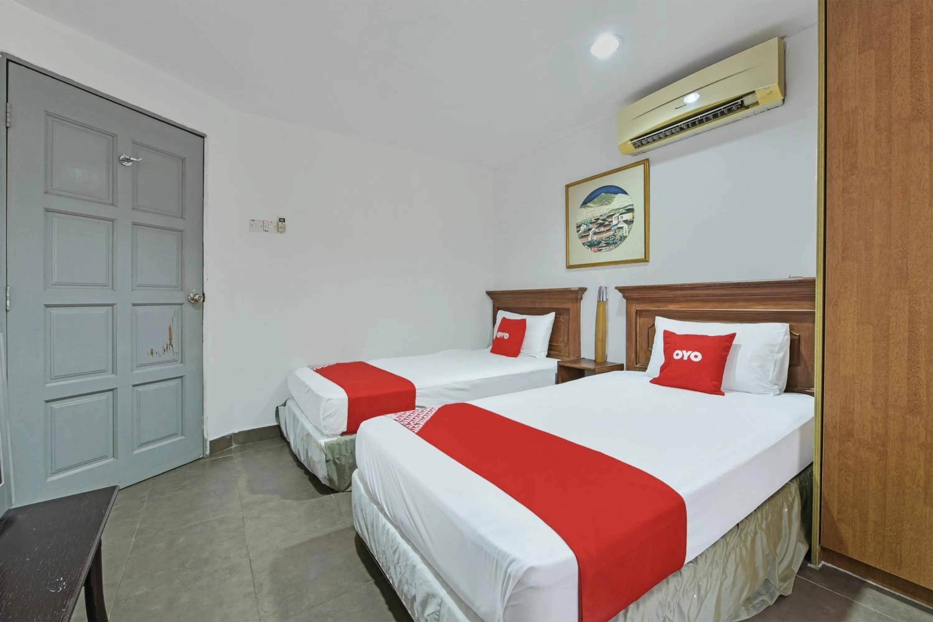 Bedroom, Bed in Super OYO 90780 J Hotel Bukit Bintang