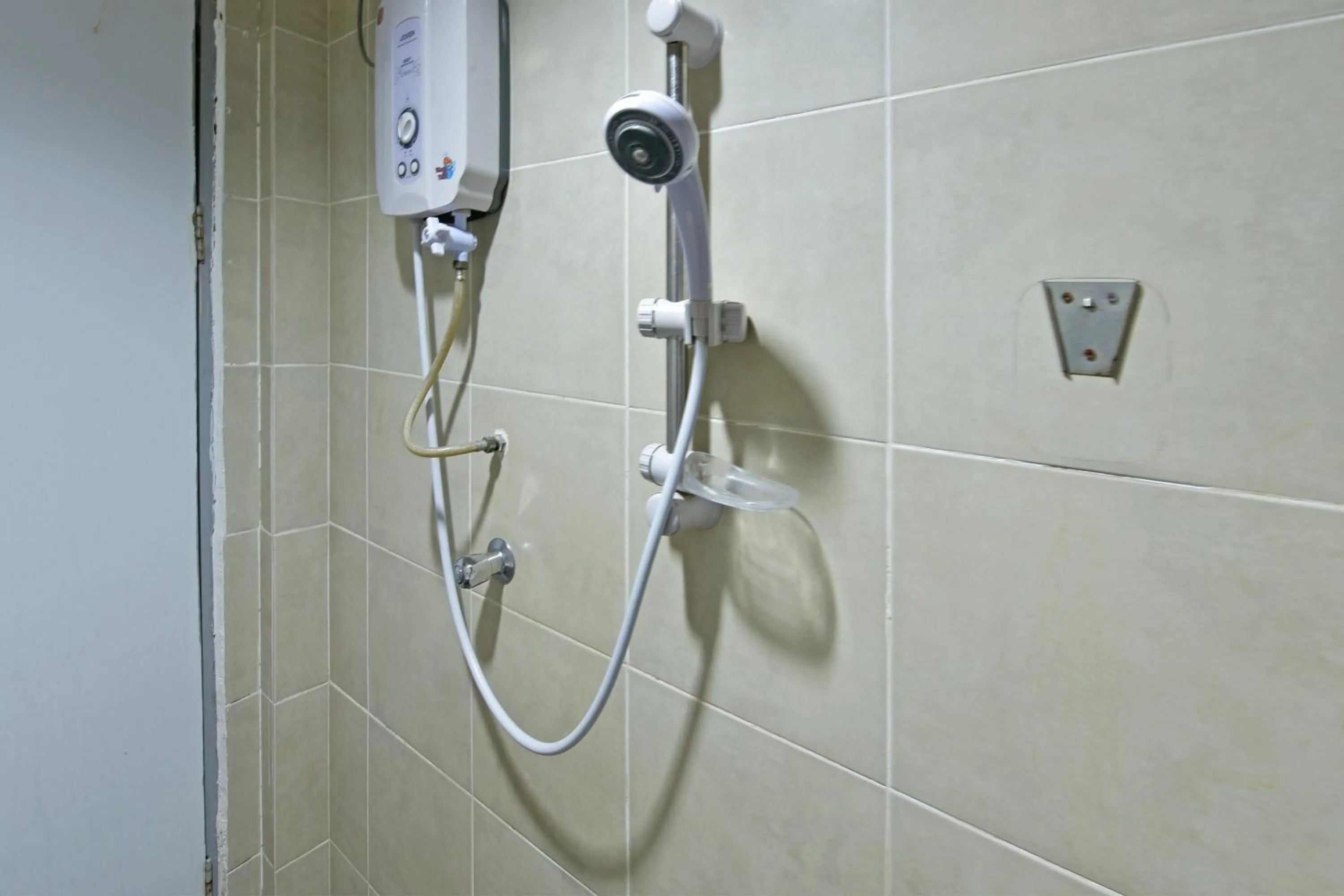 Bathroom in Super OYO 90780 J Hotel Bukit Bintang