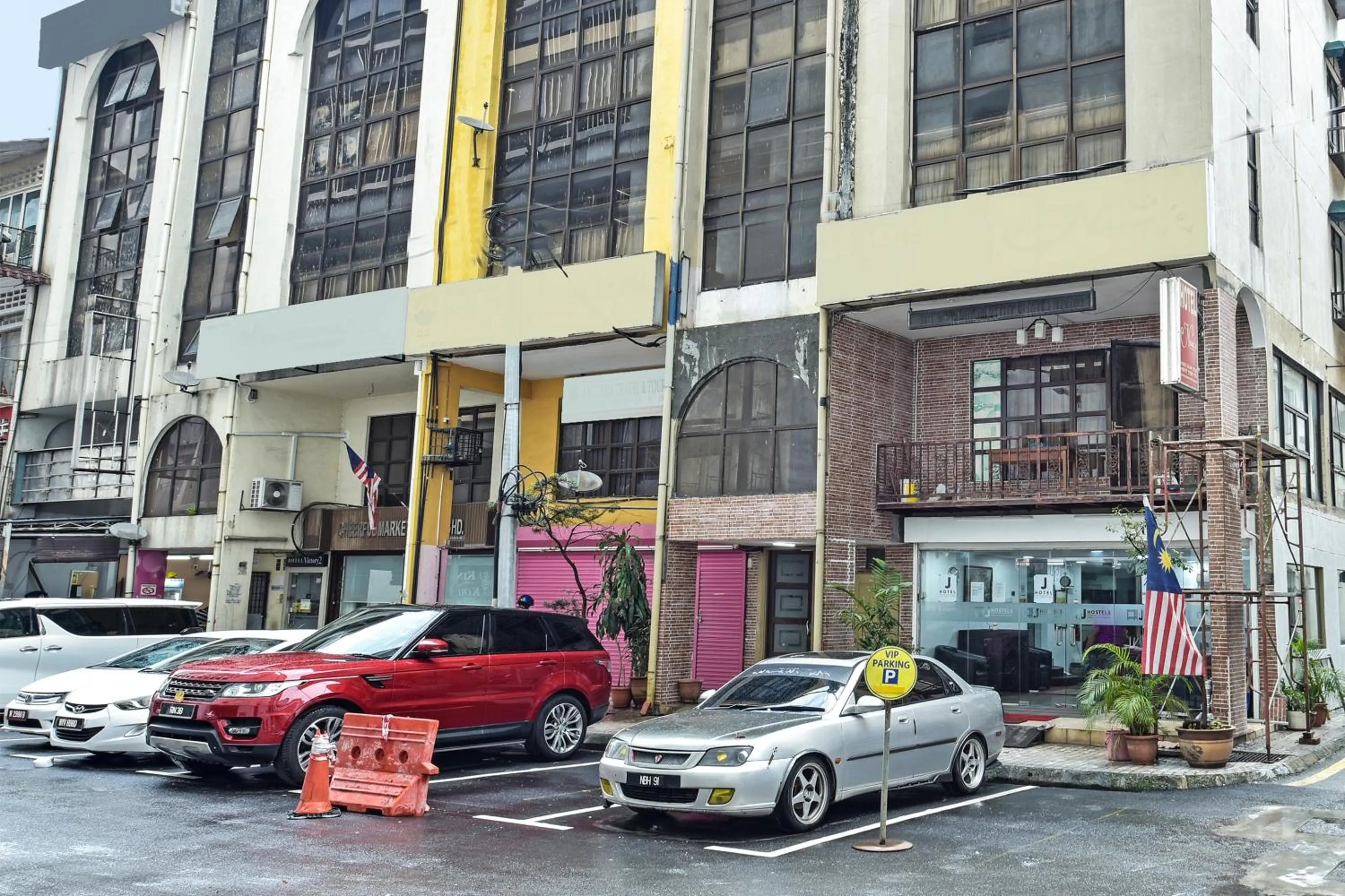 Property building in Super OYO 90780 J Hotel Bukit Bintang