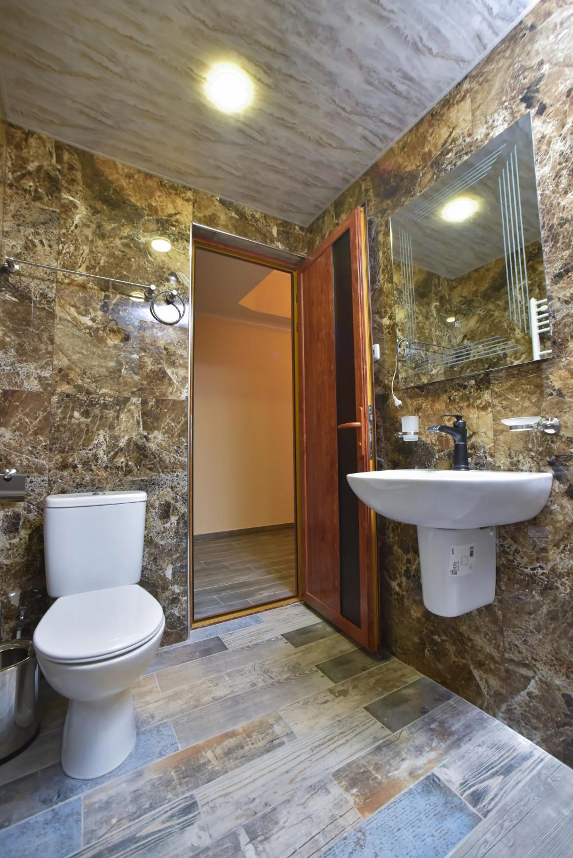 Toilet in Altunyan Hotel