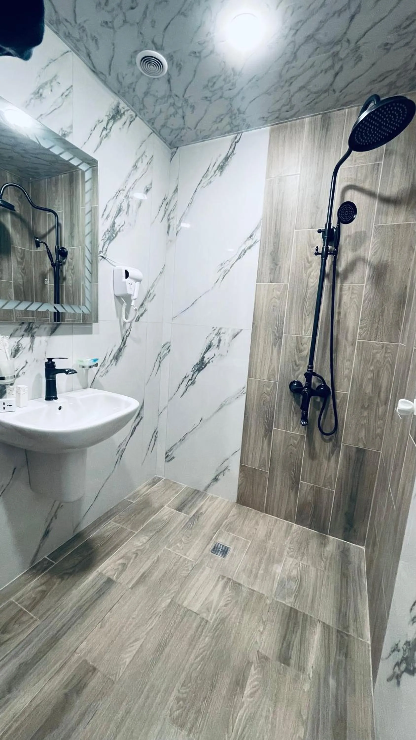 Shower in Altunyan Hotel