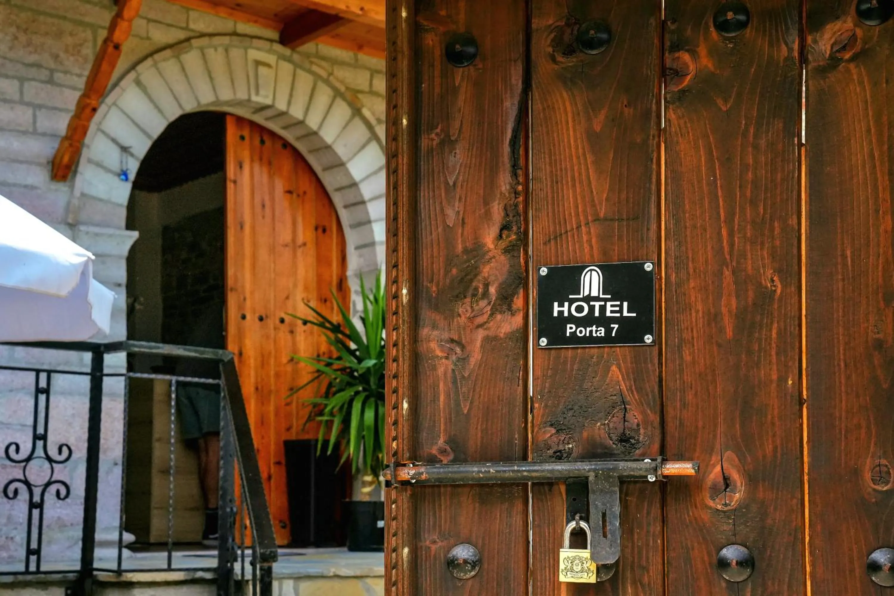 Facade/entrance in Porta7 Hotel