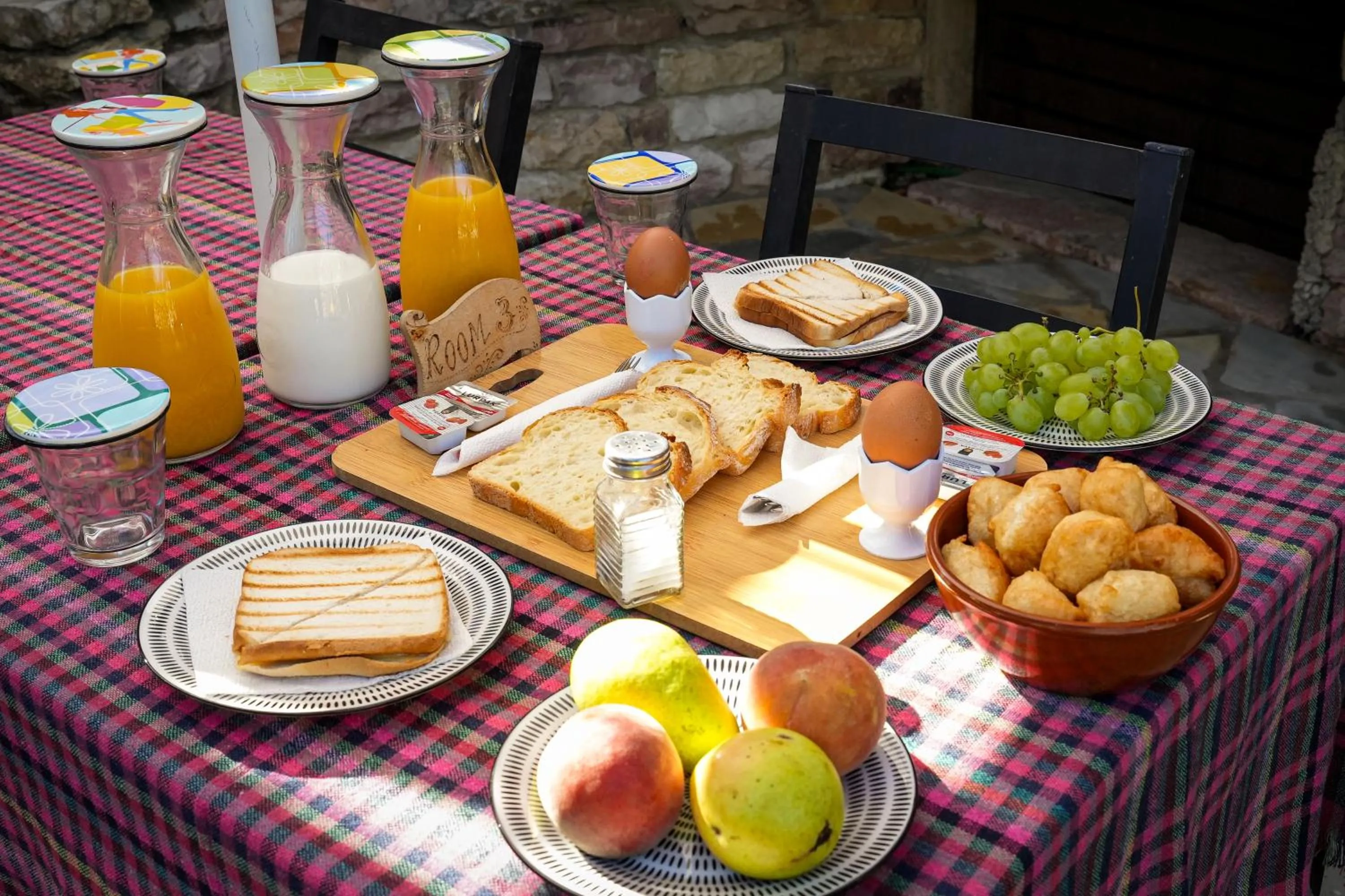 Continental breakfast in Porta7 Hotel