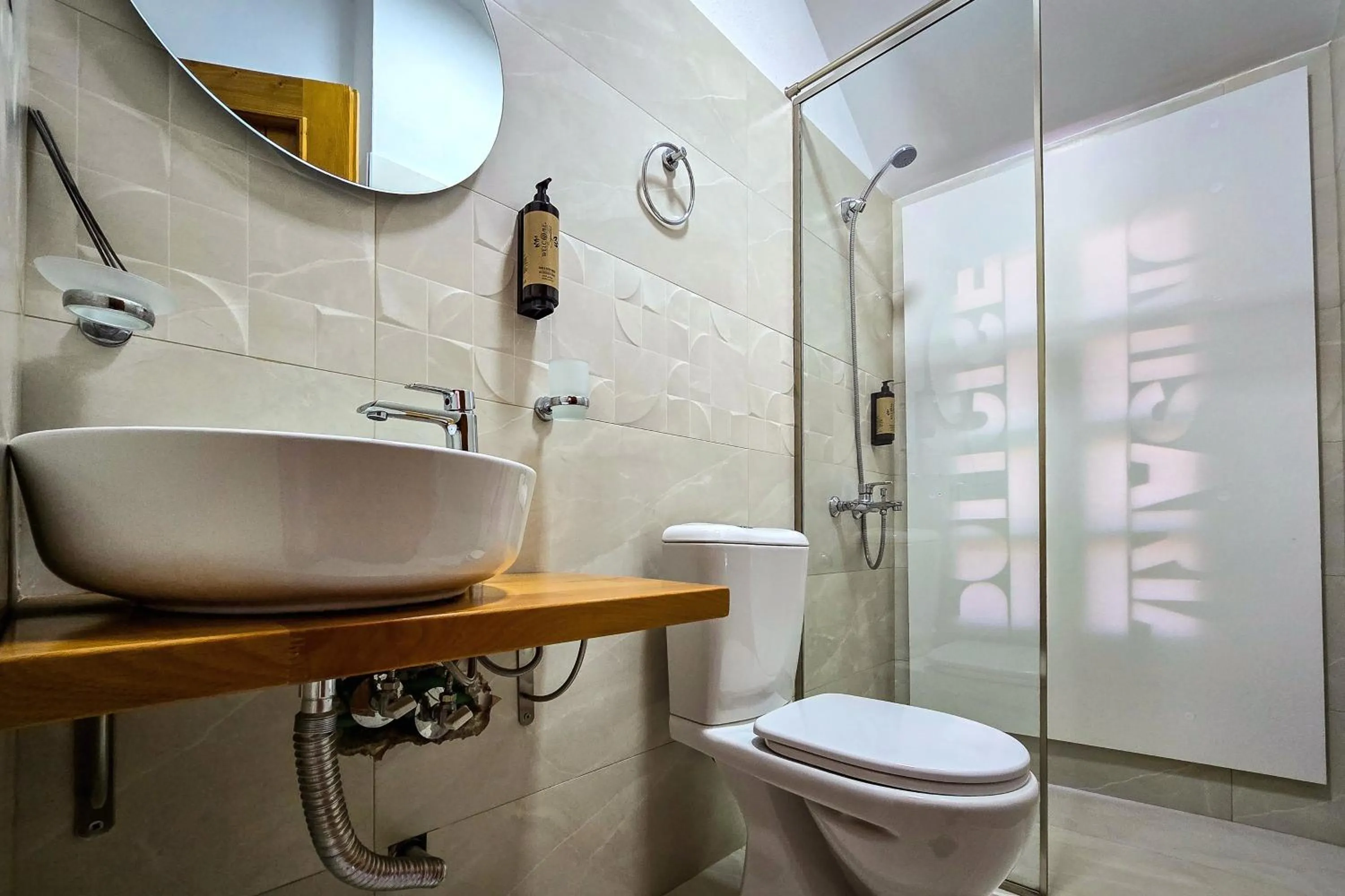 Bathroom in Porta7 Hotel