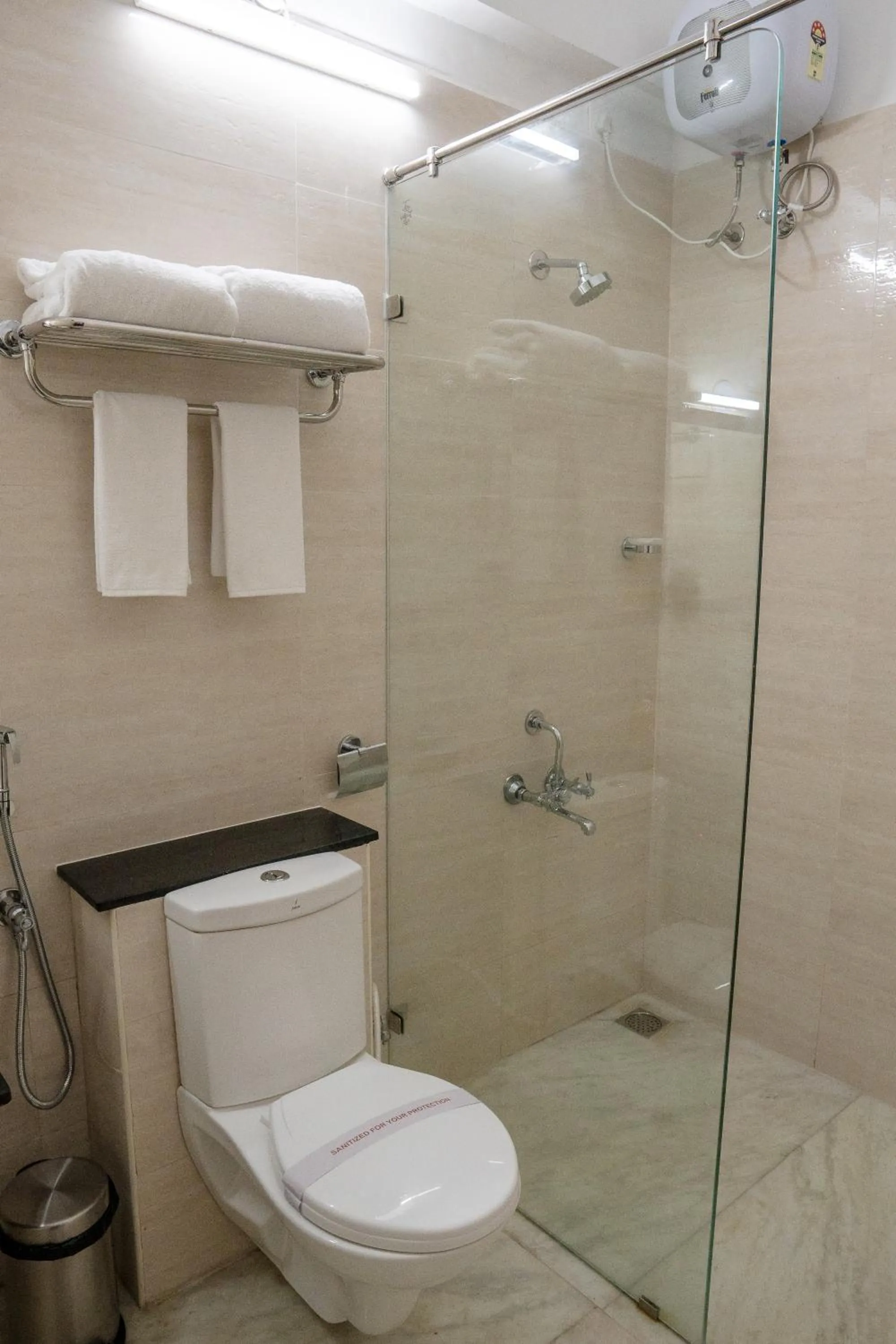 Shower in Palais de Pondichéry