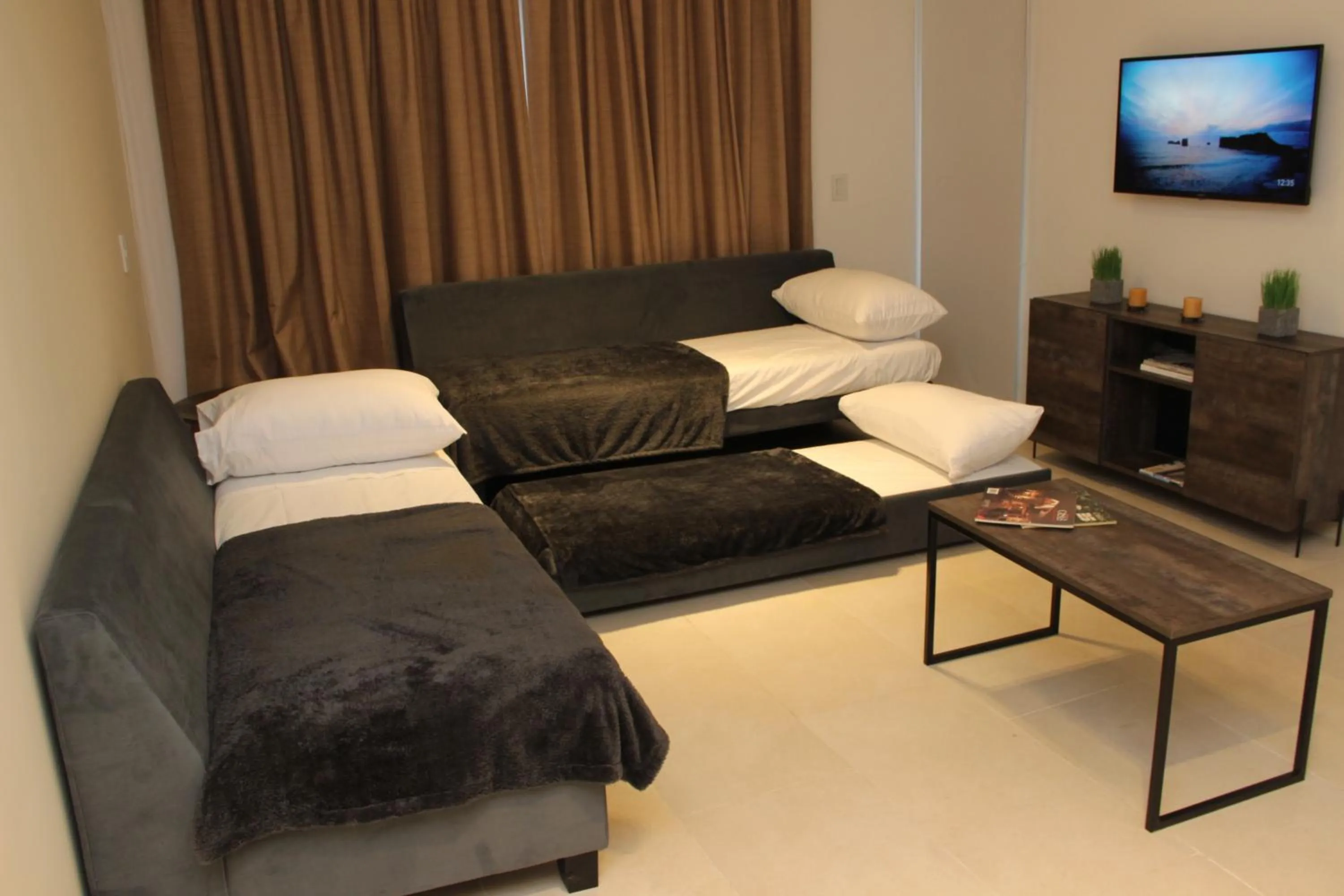 Living room, Bed in In House BA - College