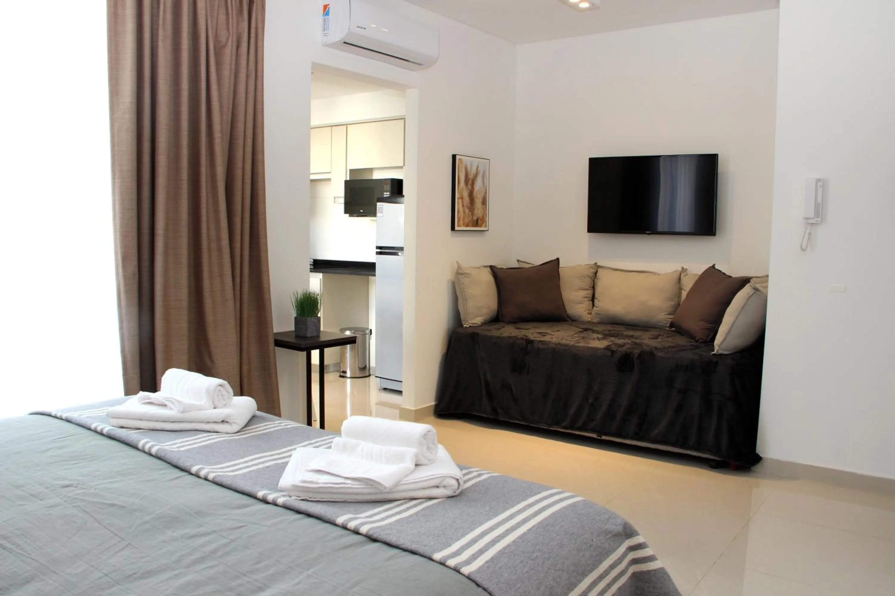 Photo of the whole room, Bed in In House BA - College