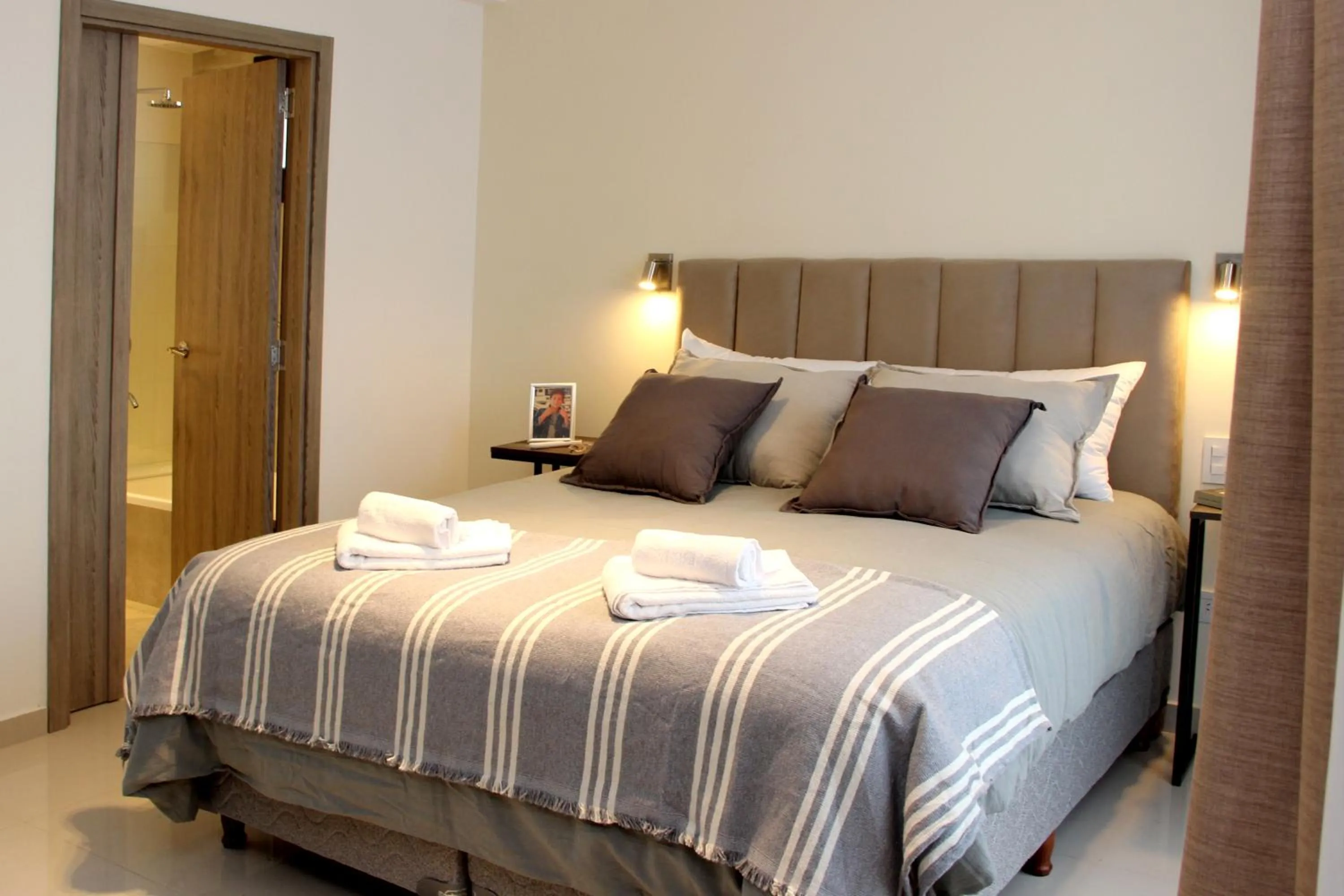 Photo of the whole room, Bed in In House BA - College