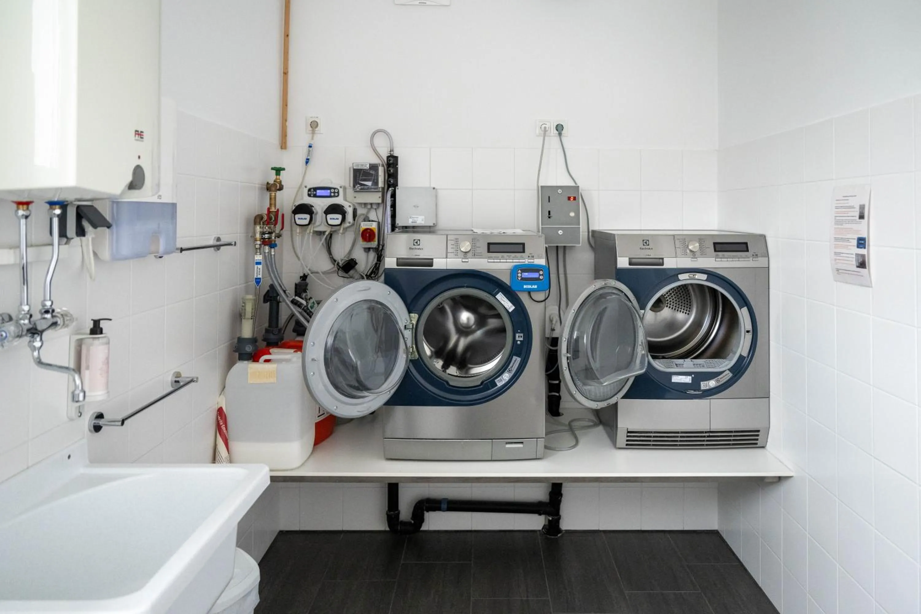 washing machine in PM-PremiumAPART Strassgang