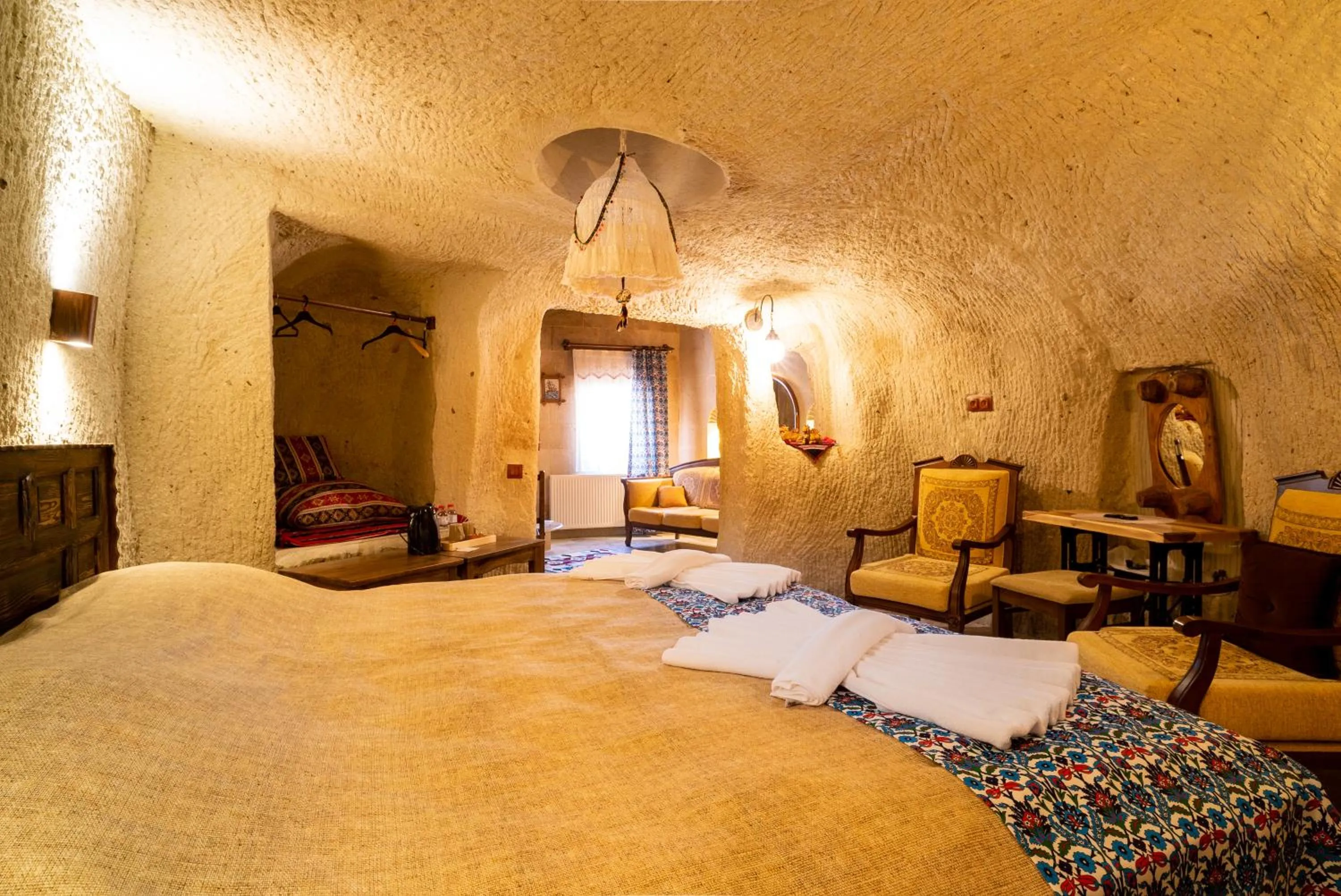 Bed in Cappadocia inans Cave & Swimming Pool Hot
