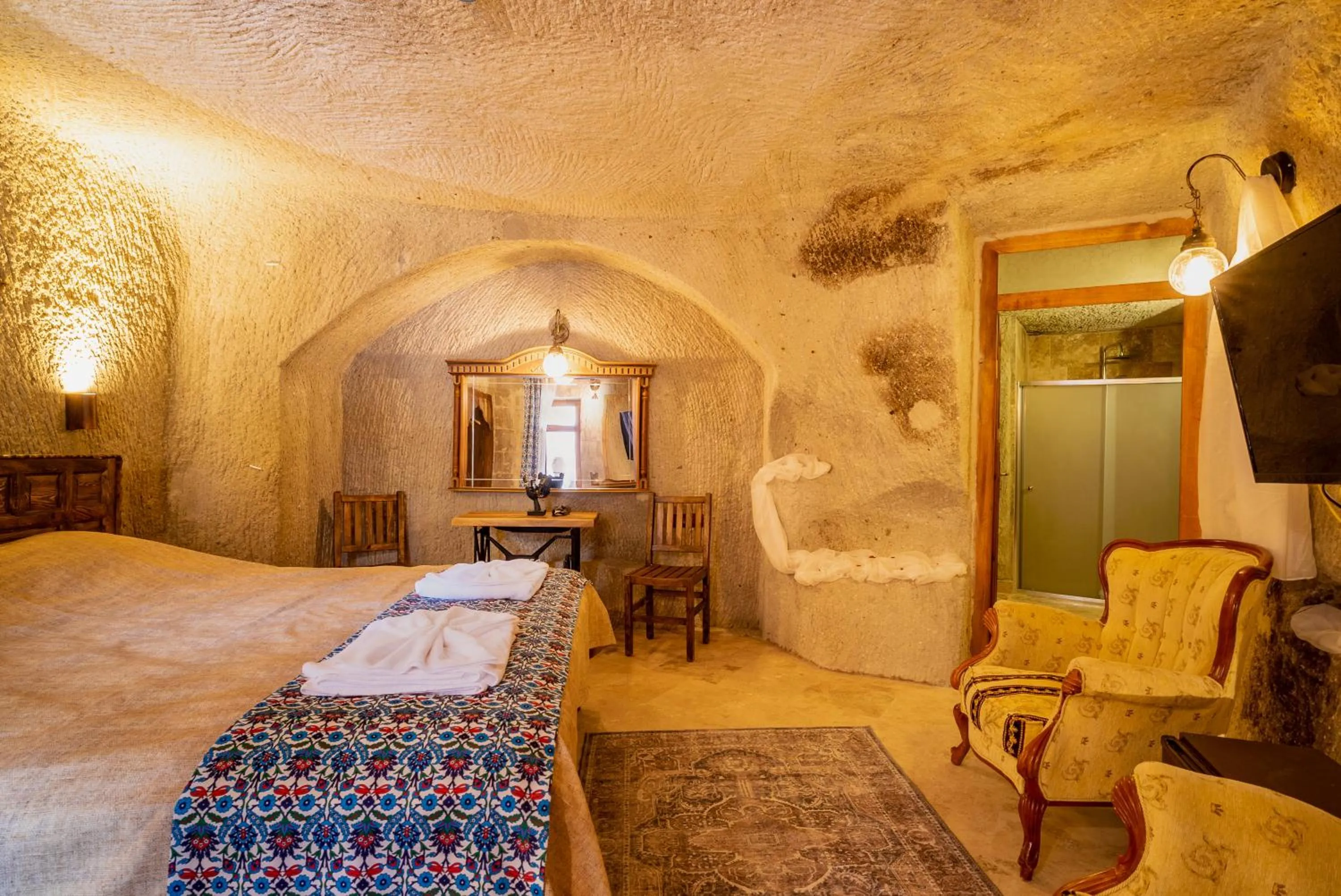 Photo of the whole room, Bed in Cappadocia inans Cave & Swimming Pool Hot