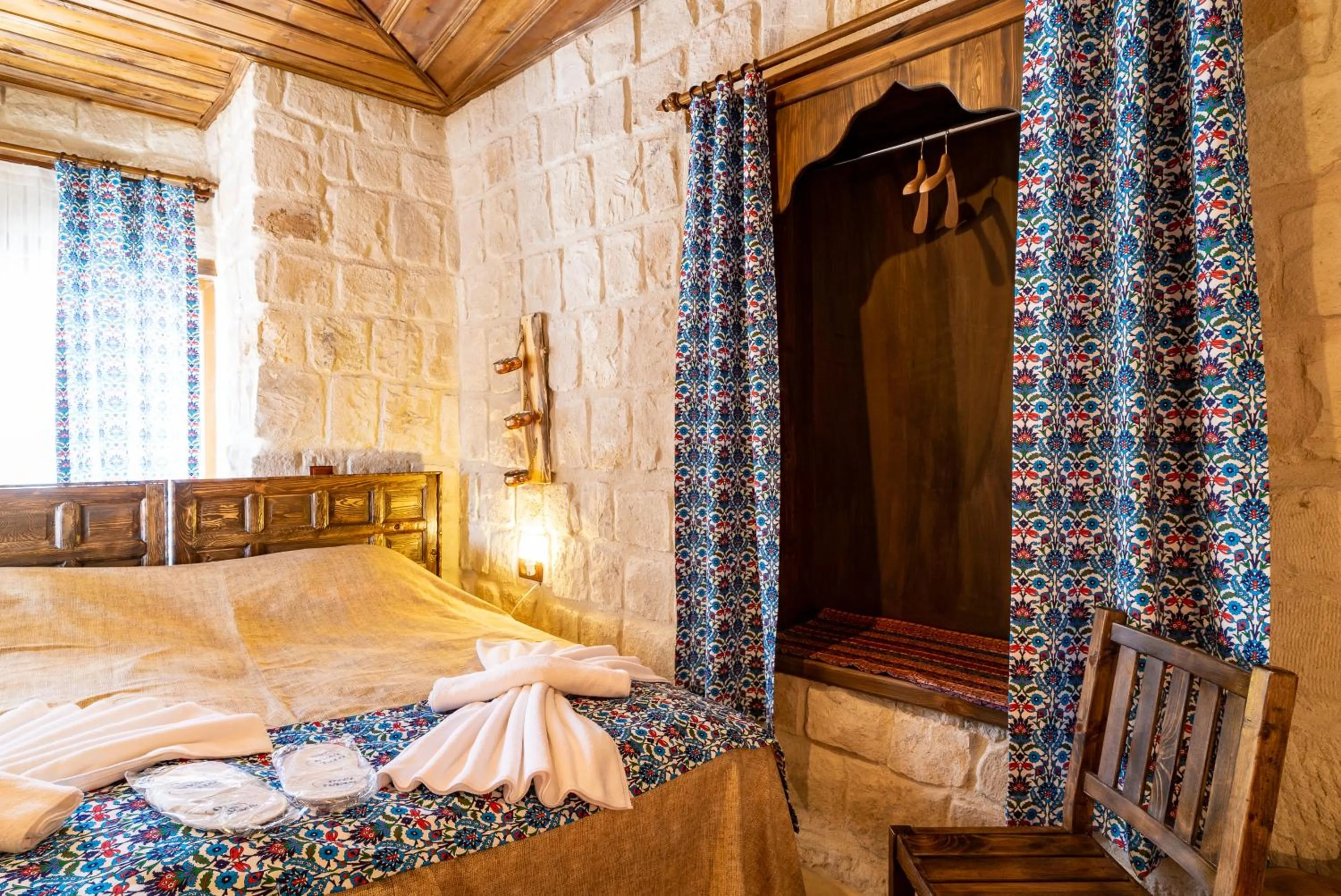 microwave, Bed in Cappadocia inans Cave & Swimming Pool Hot