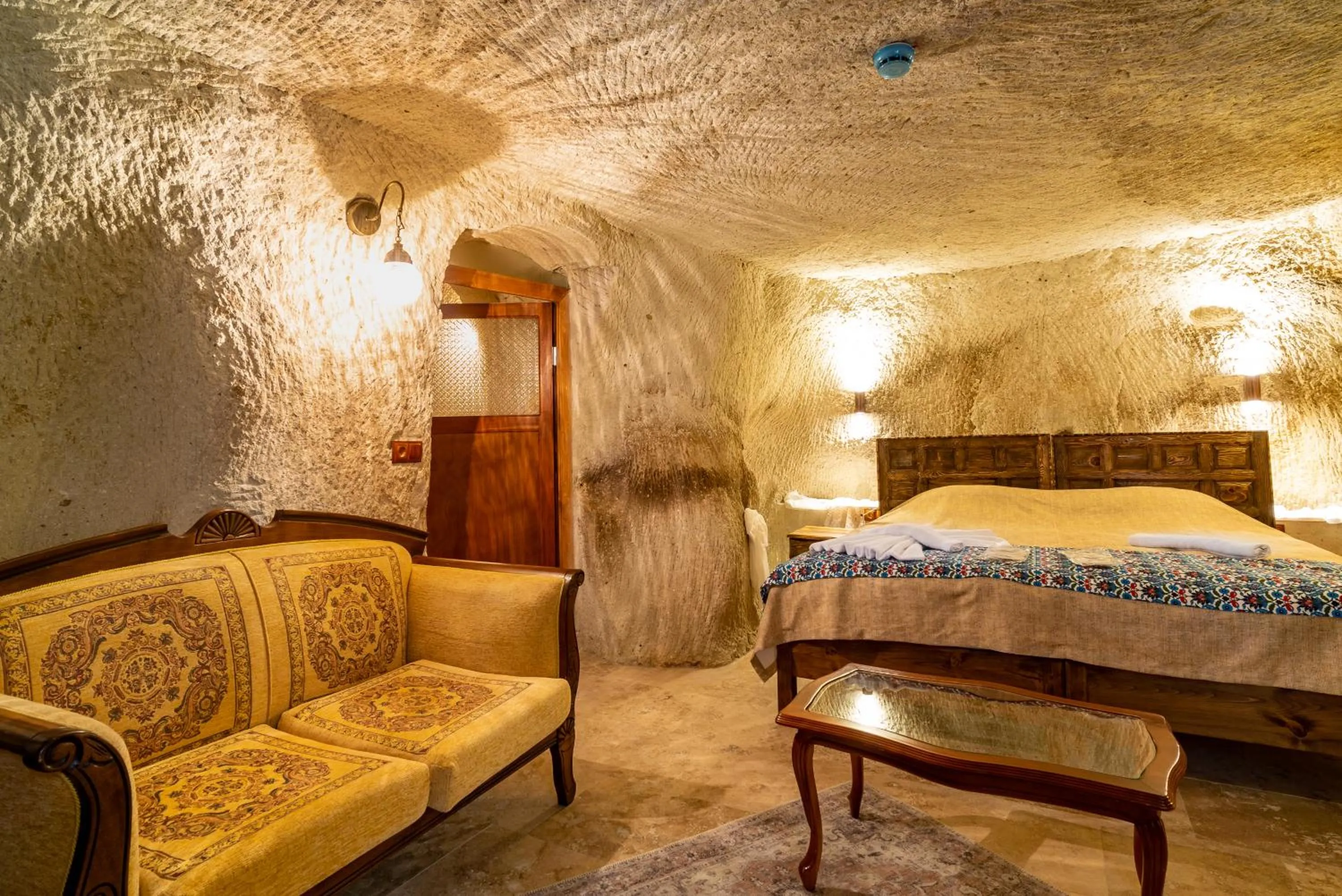 Bed in Cappadocia inans Cave & Swimming Pool Hot