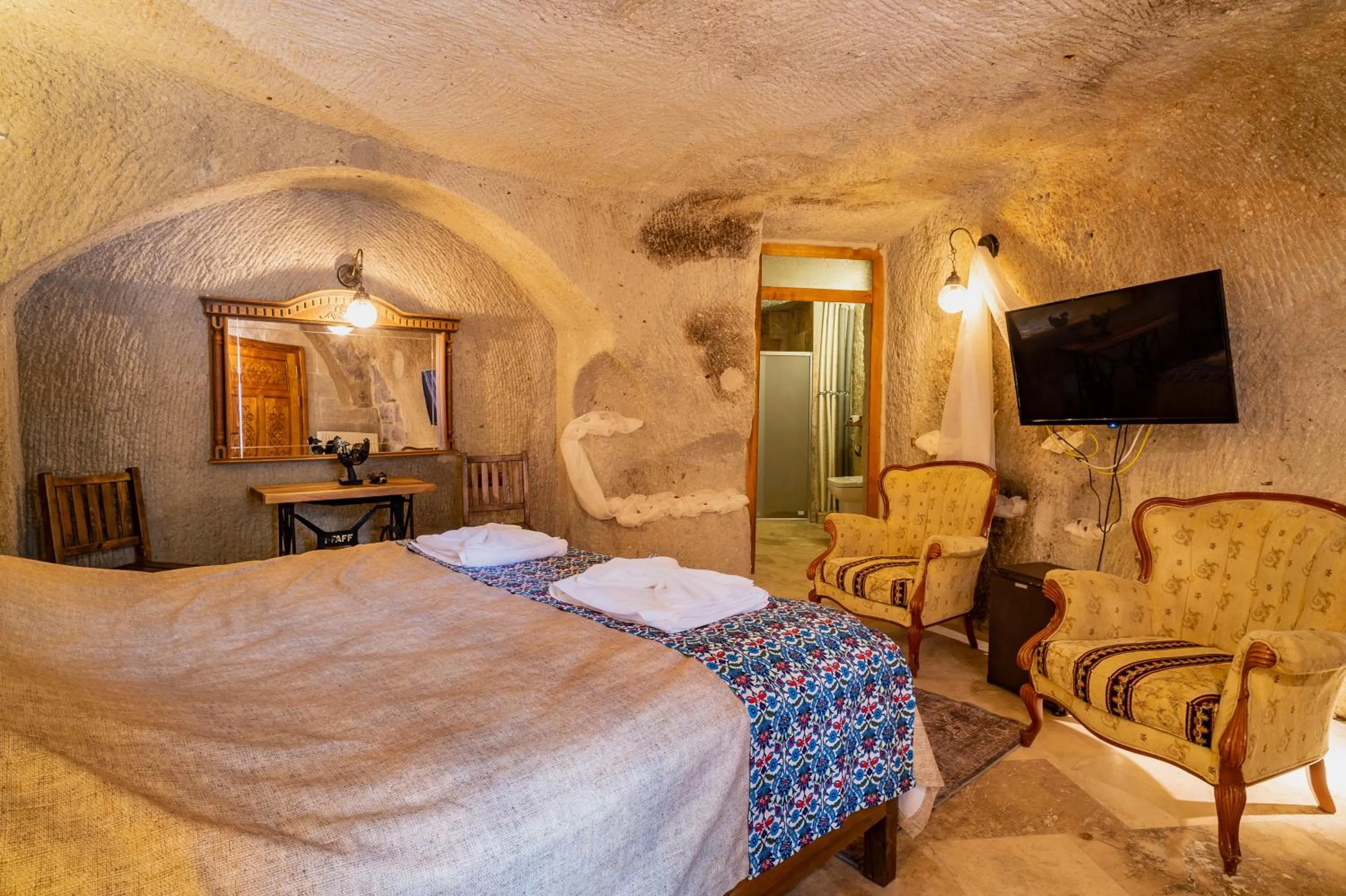 Communal lounge/ TV room, Bed in Cappadocia inans Cave & Swimming Pool Hot