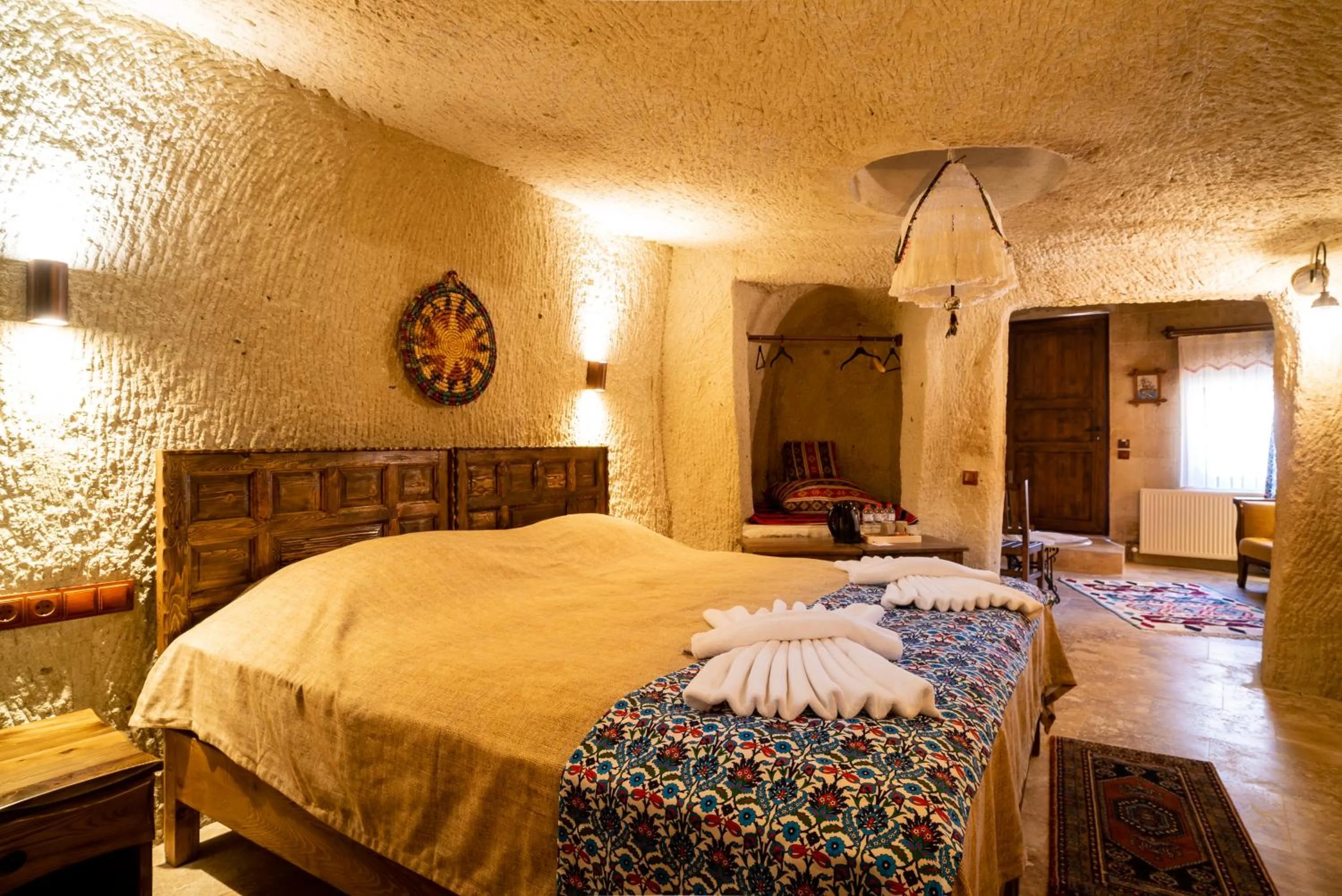 Bed in Cappadocia inans Cave & Swimming Pool Hot