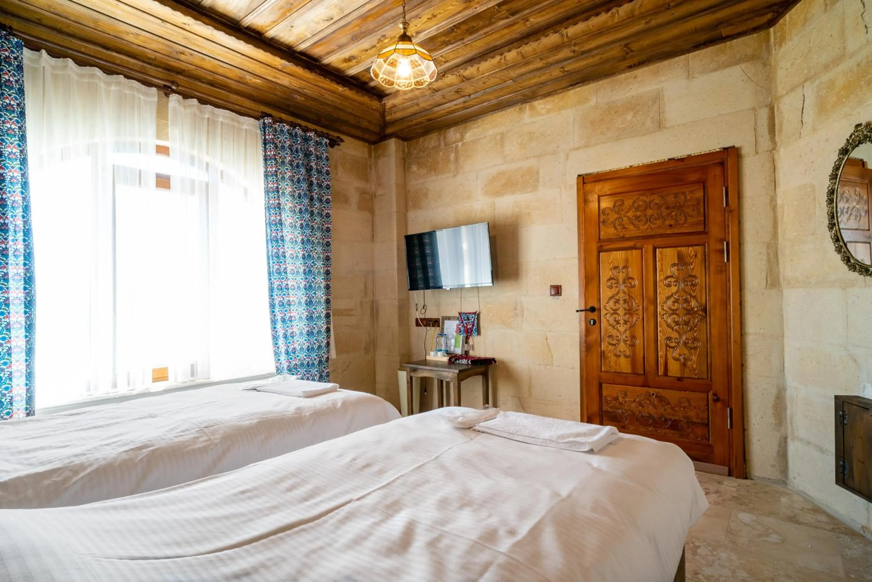 Bed in Cappadocia inans Cave & Swimming Pool Hot