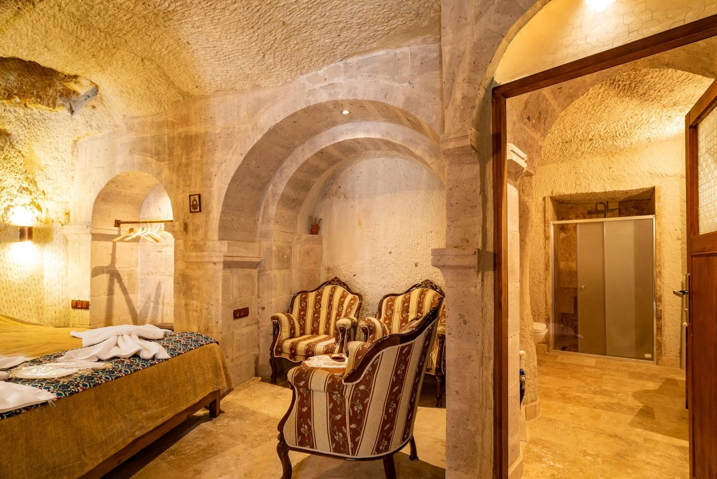 Bathroom, Bed in Cappadocia inans Cave & Swimming Pool Hot
