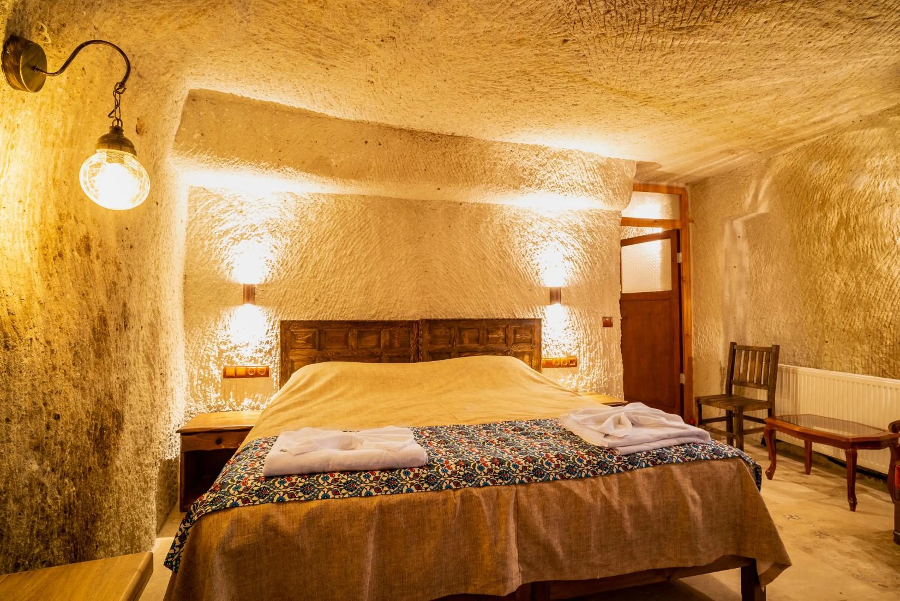 Bed in Cappadocia inans Cave & Swimming Pool Hot