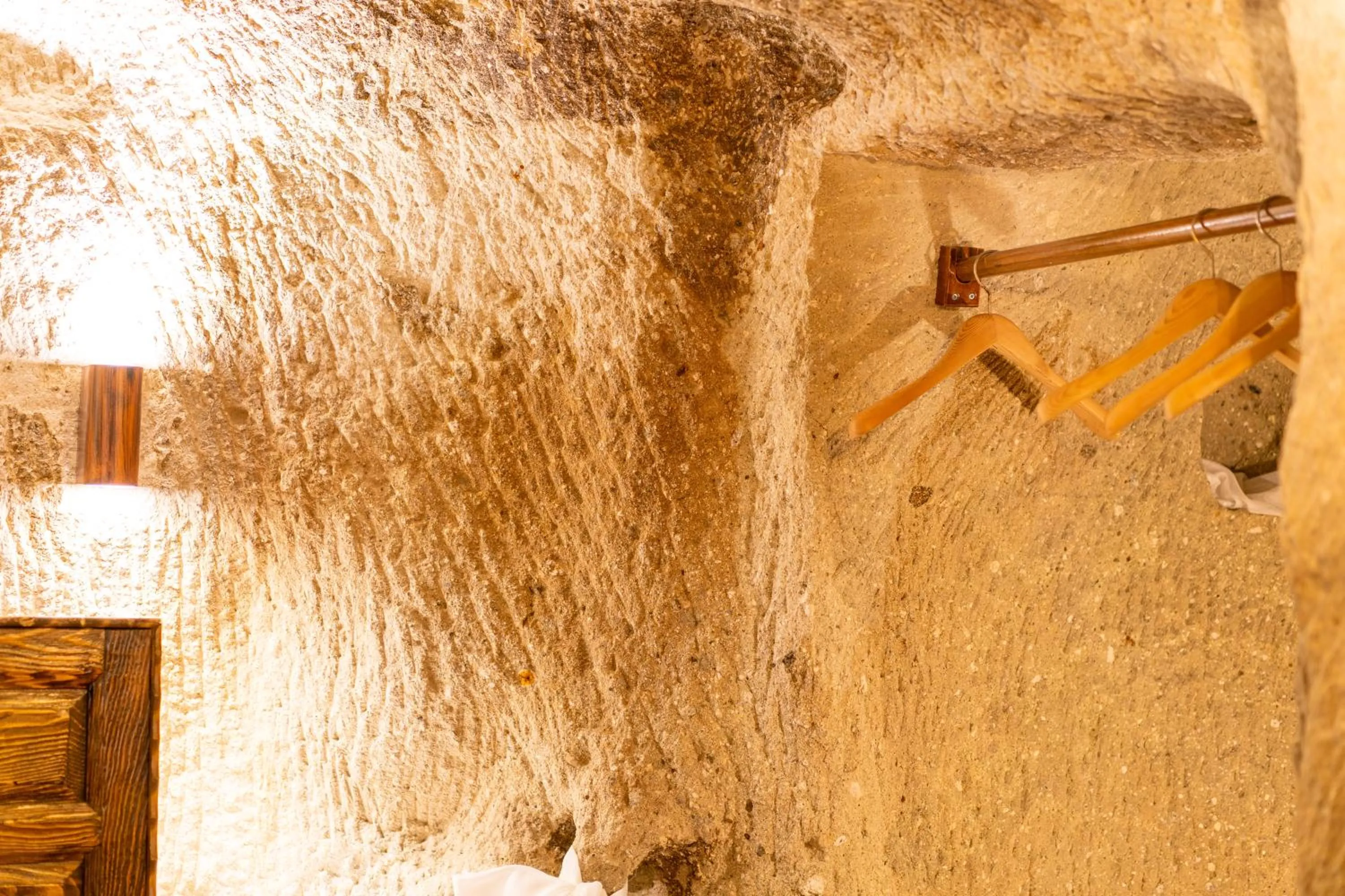 wardrobe in Cappadocia inans Cave & Swimming Pool Hot