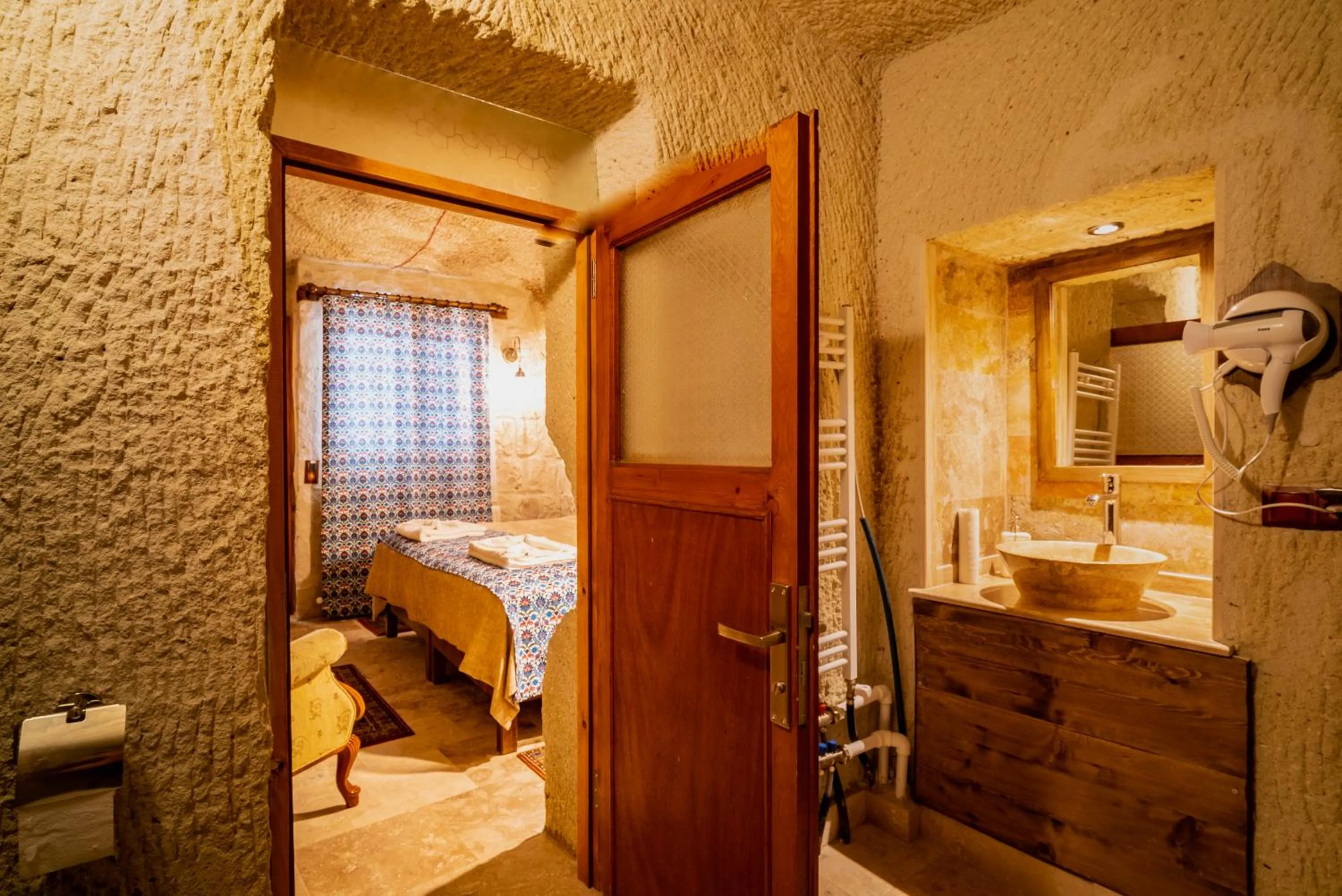 Bathroom, Bed in Cappadocia inans Cave & Swimming Pool Hot