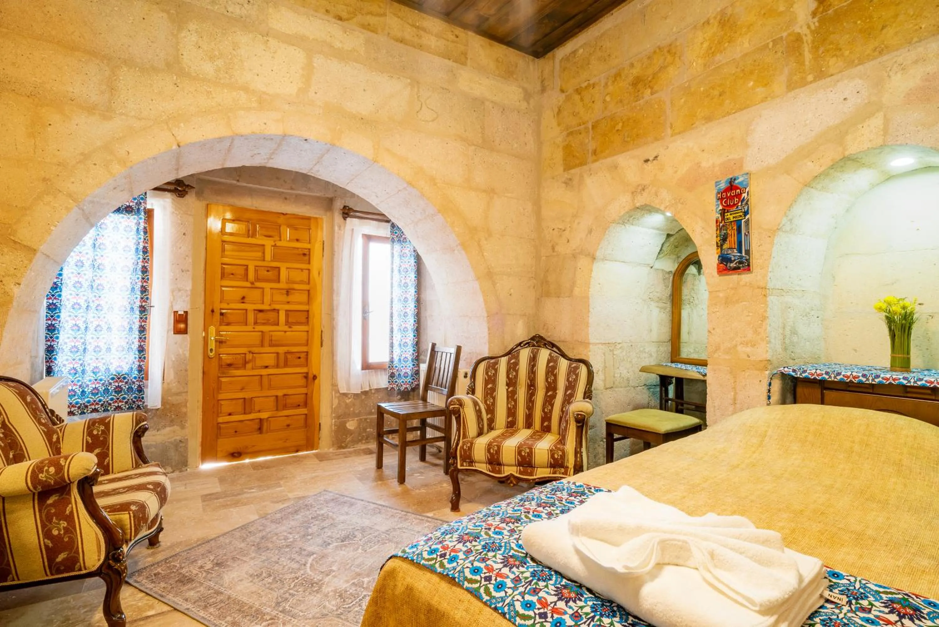 Bed in Cappadocia inans Cave & Swimming Pool Hot