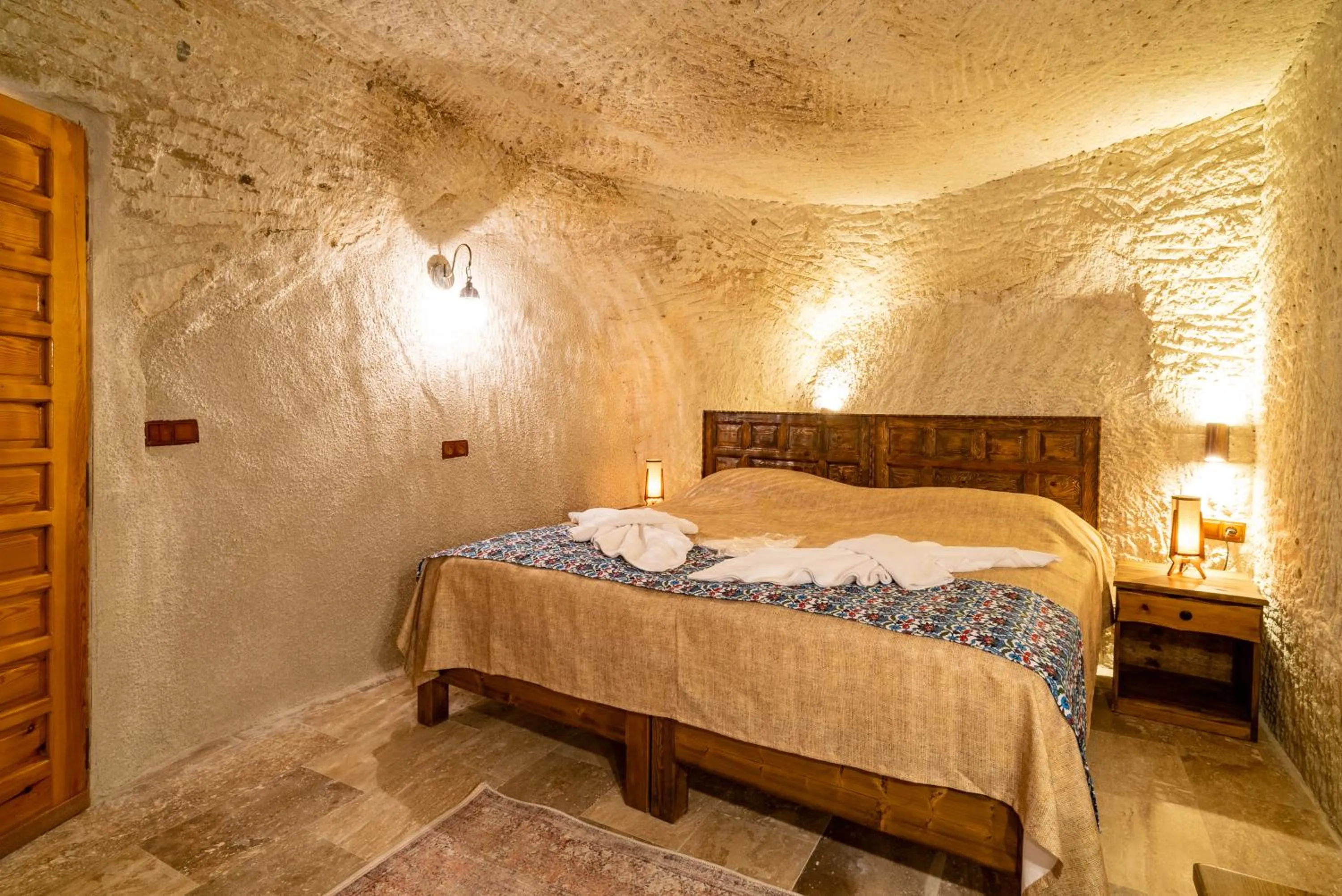 Bed in Cappadocia inans Cave & Swimming Pool Hot