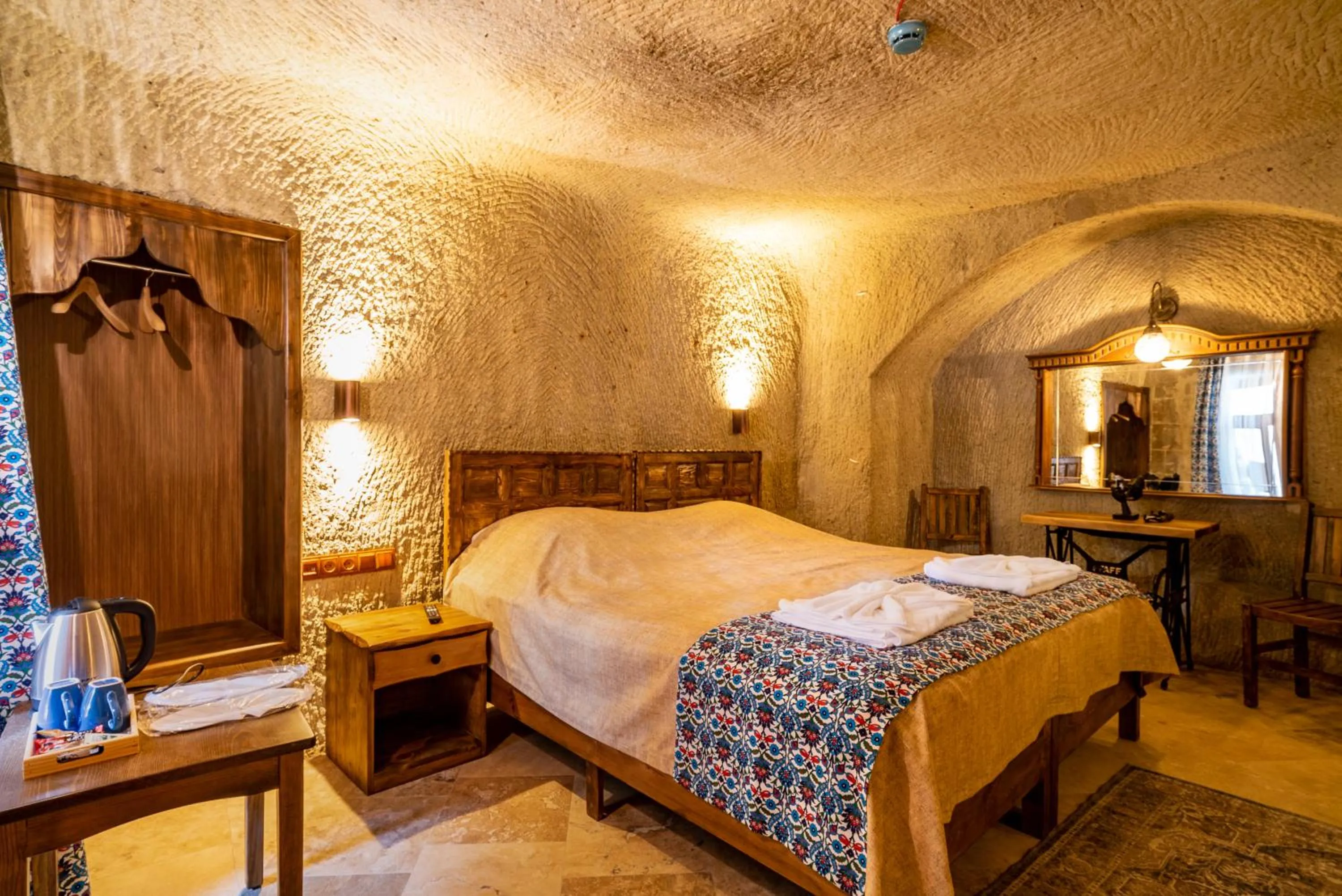 Bed in Cappadocia inans Cave & Swimming Pool Hot