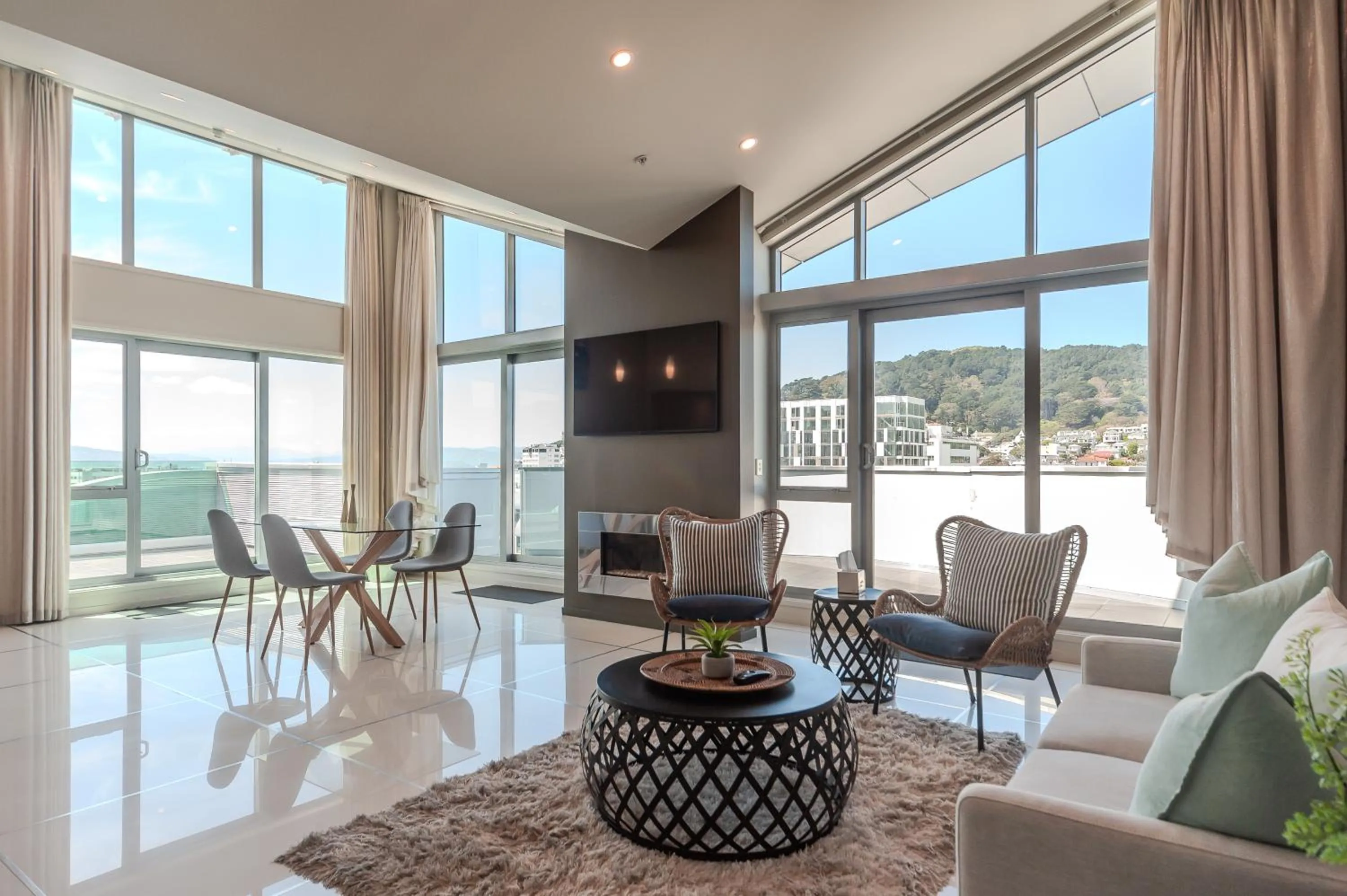 TV and multimedia in 70 Tory Apartment Hotel