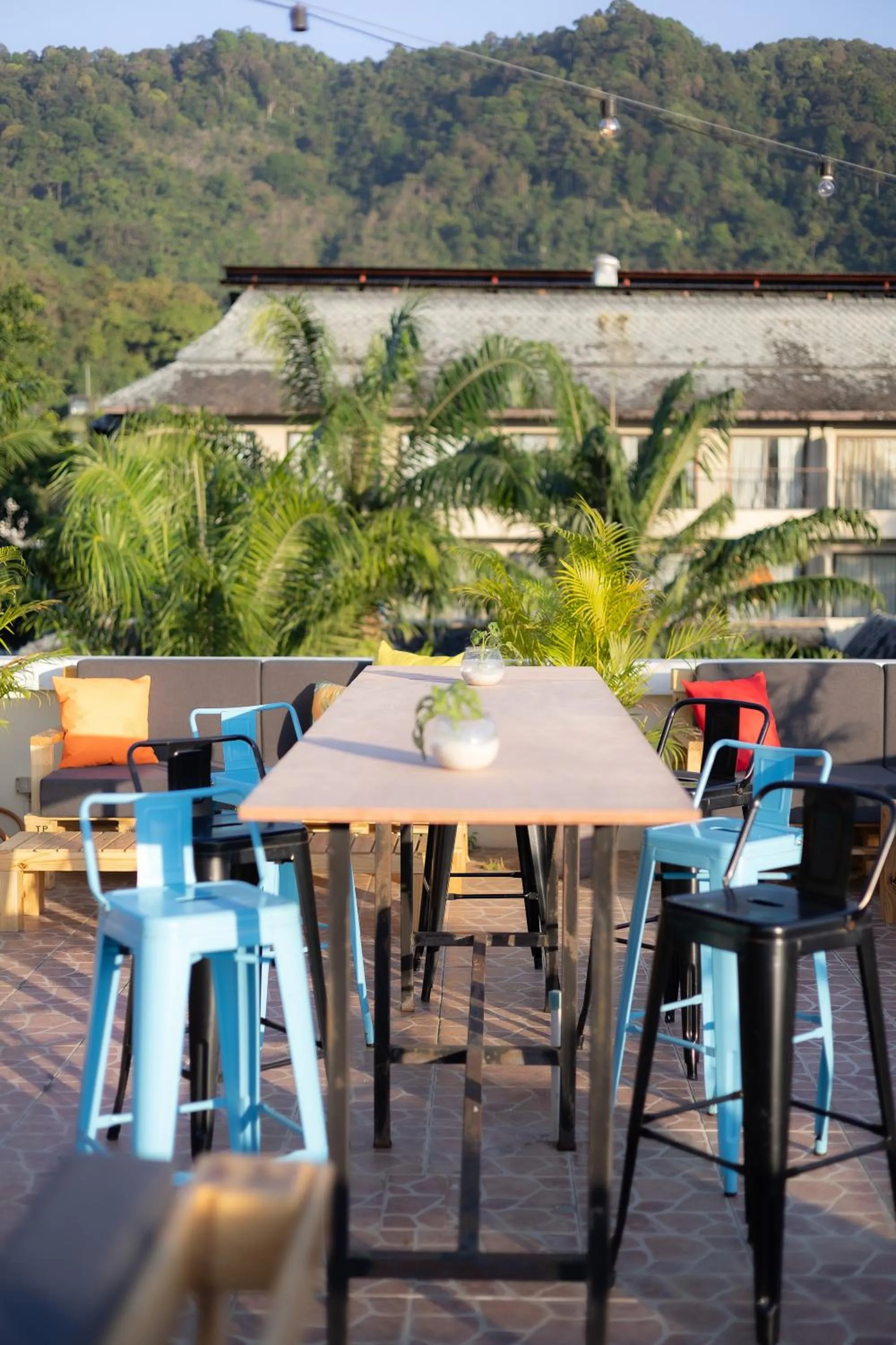 Lounge or bar in Club22 Kamala Suites, Kamala Beach