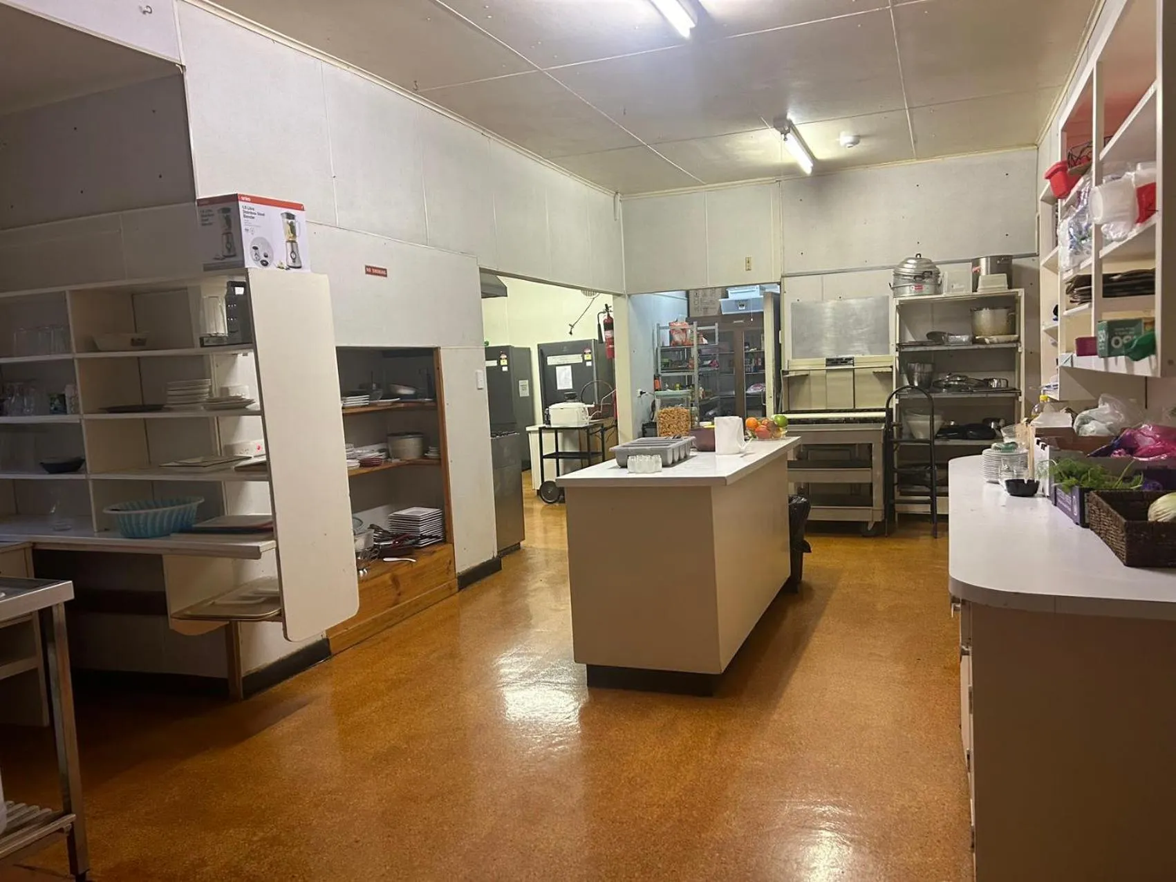 Kitchen or kitchenette in Green Gables Motel in Warburton