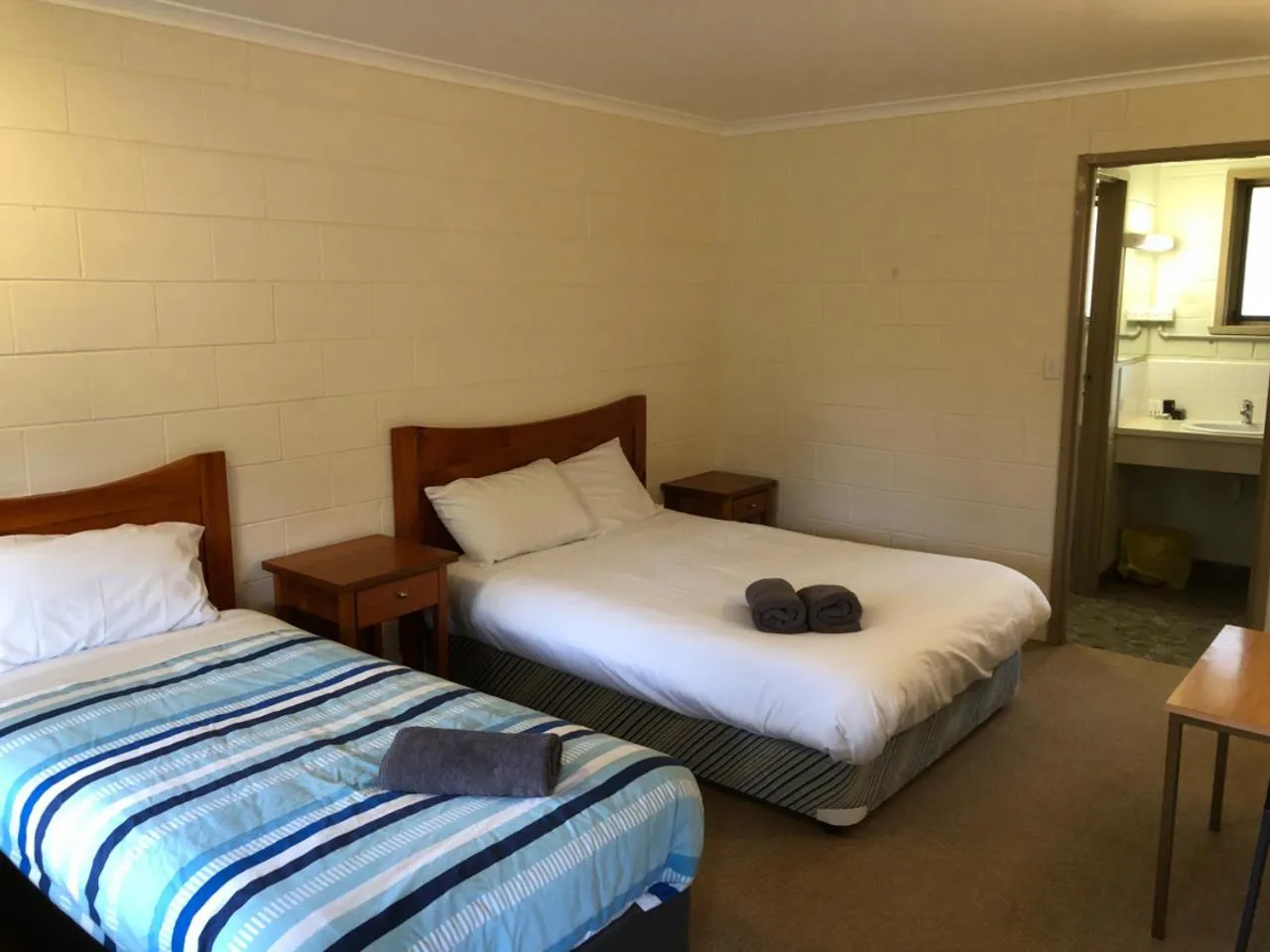 Bed in Green Gables Motel in Warburton