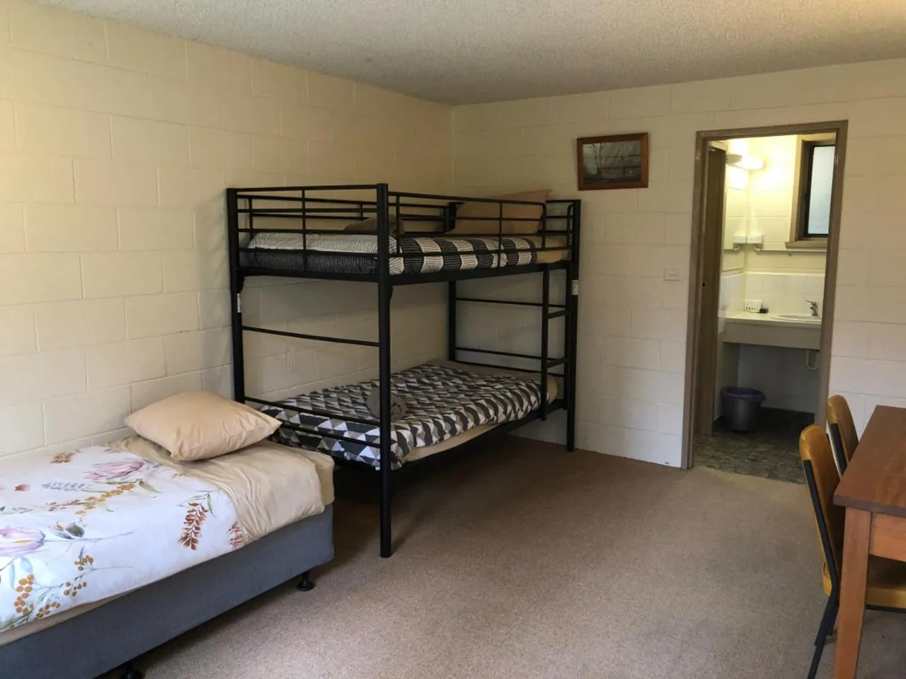 Bed in Green Gables Motel in Warburton