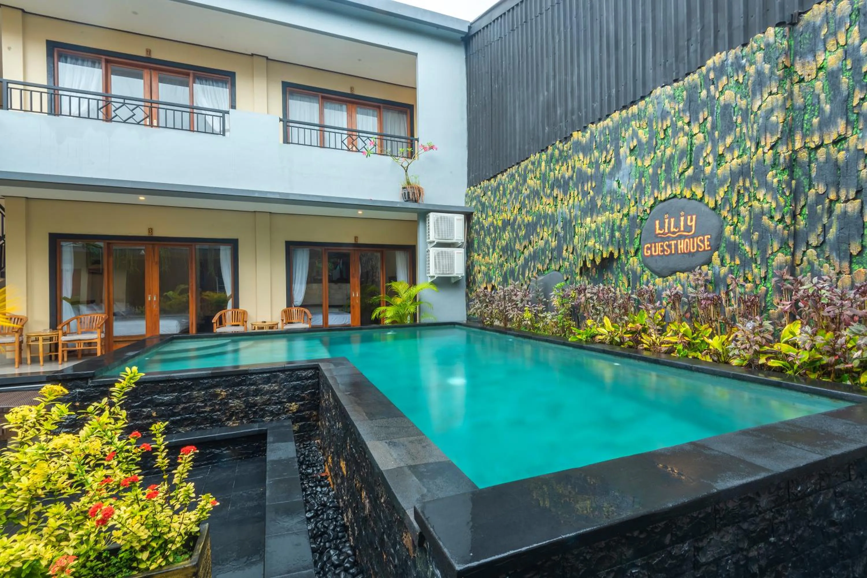 Swimming pool in Liliy Guest House Legian