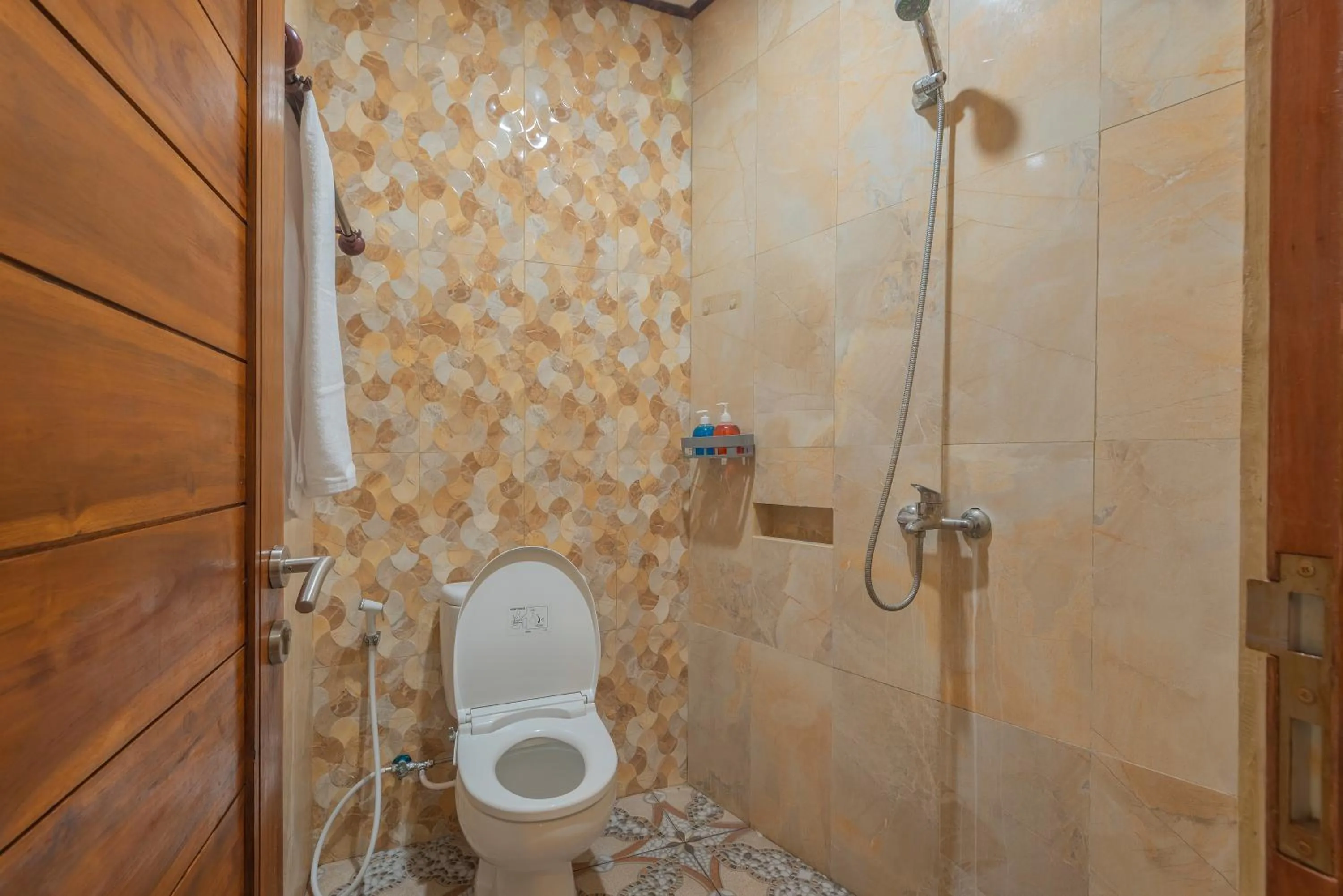 Shower in Liliy Guest House Legian