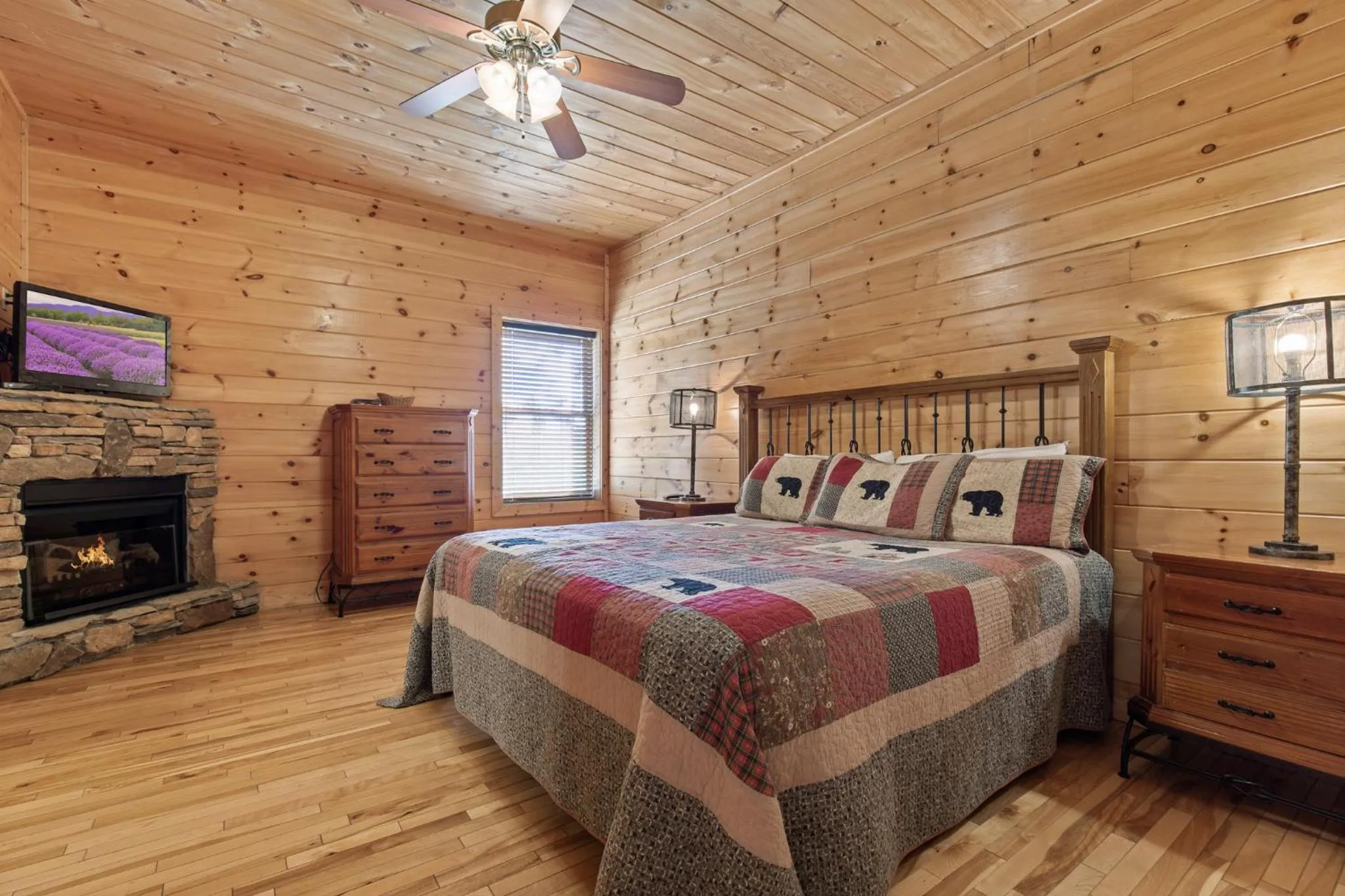 Property building, Bed in Theatre in the Mountains