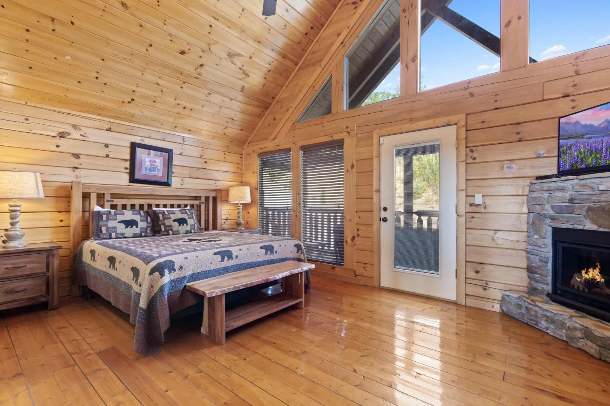 Property building, Bed in Theatre in the Mountains