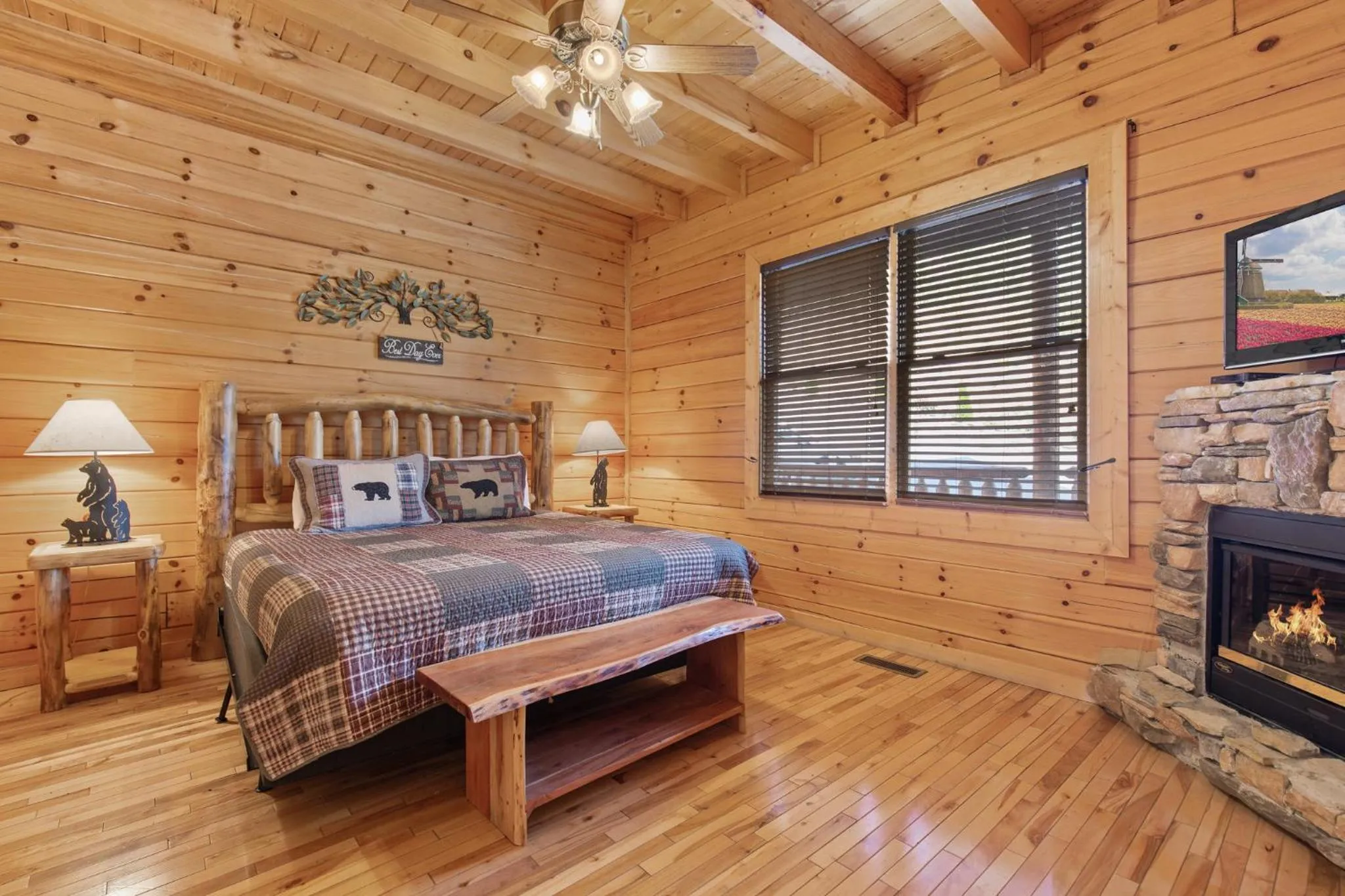 Property building, Bed in Theatre in the Mountains