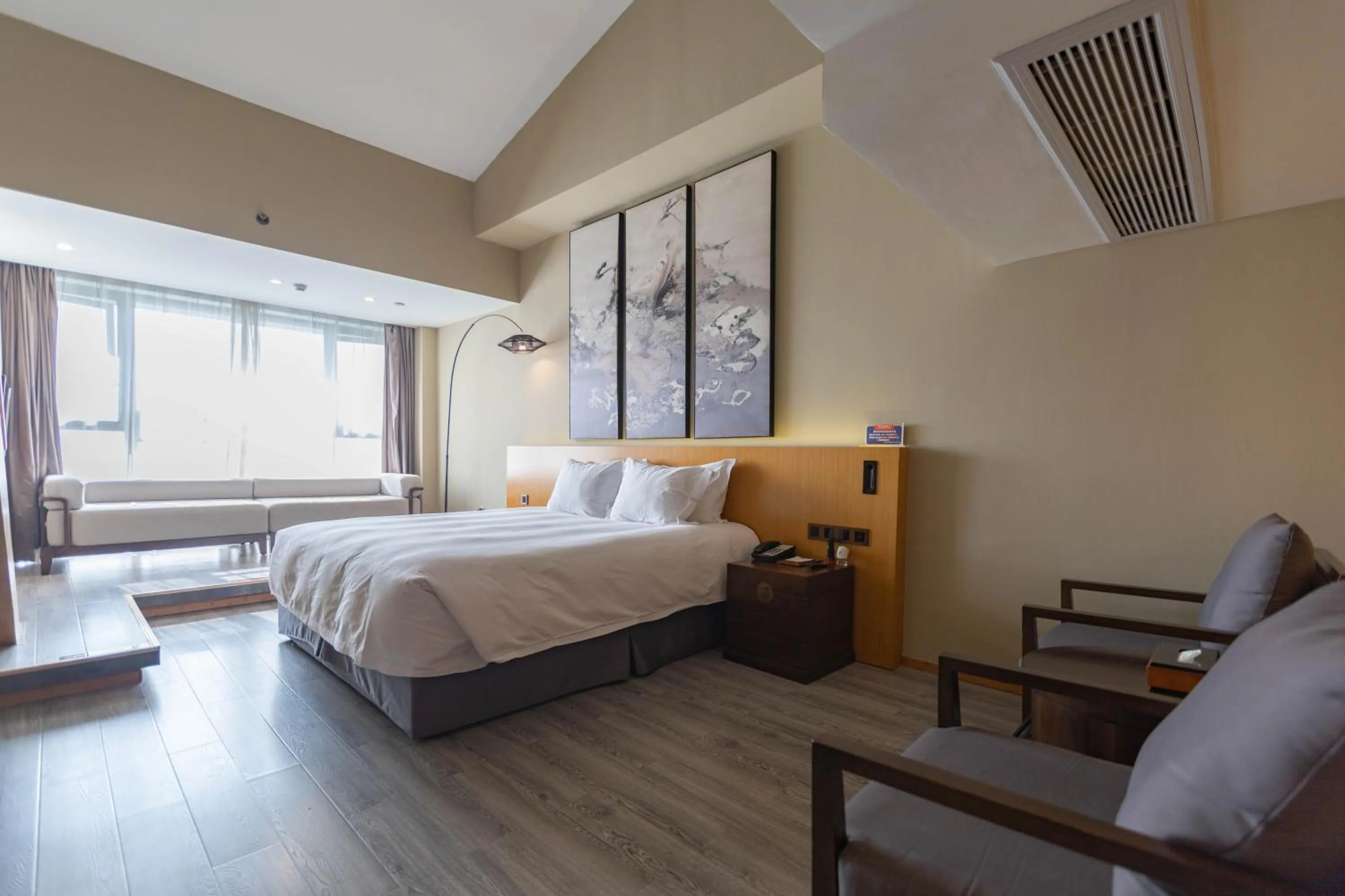 Photo of the whole room, Bed in SSAW Boutique Hotel Hangzhou Xixi Nanlu