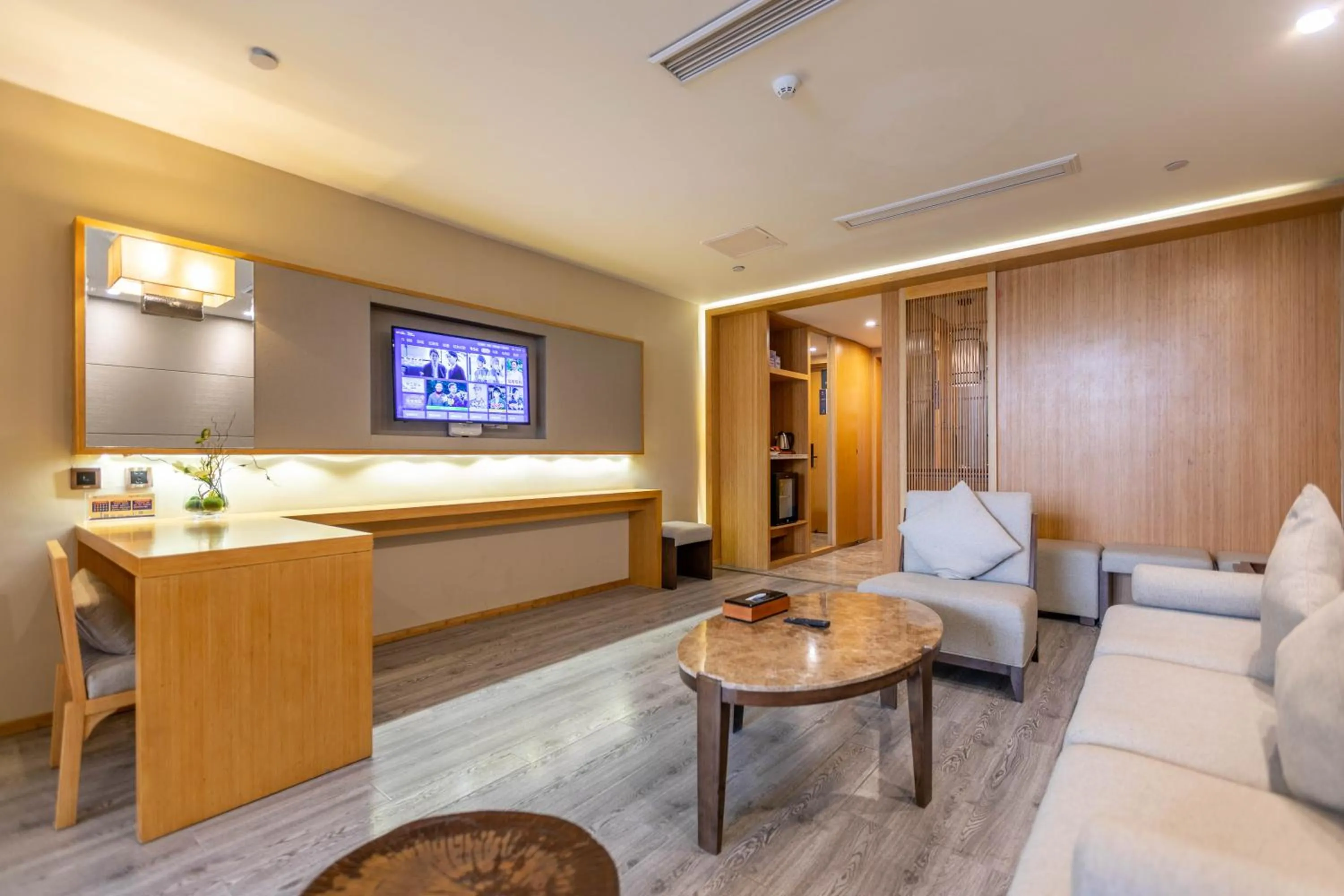 Photo of the whole room in SSAW Boutique Hotel Hangzhou Xixi Nanlu