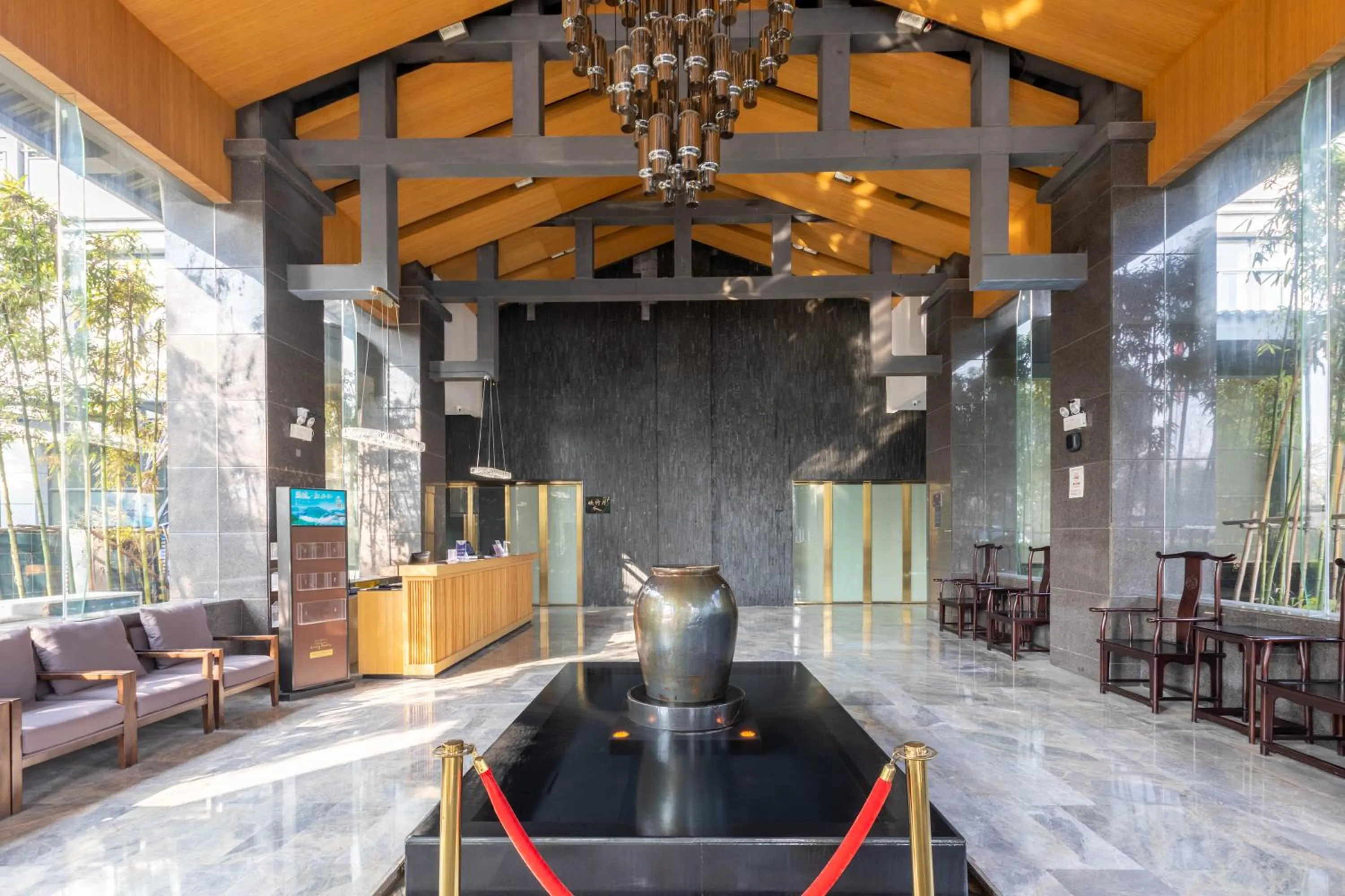 Lobby or reception in SSAW Boutique Hotel Hangzhou Xixi Nanlu