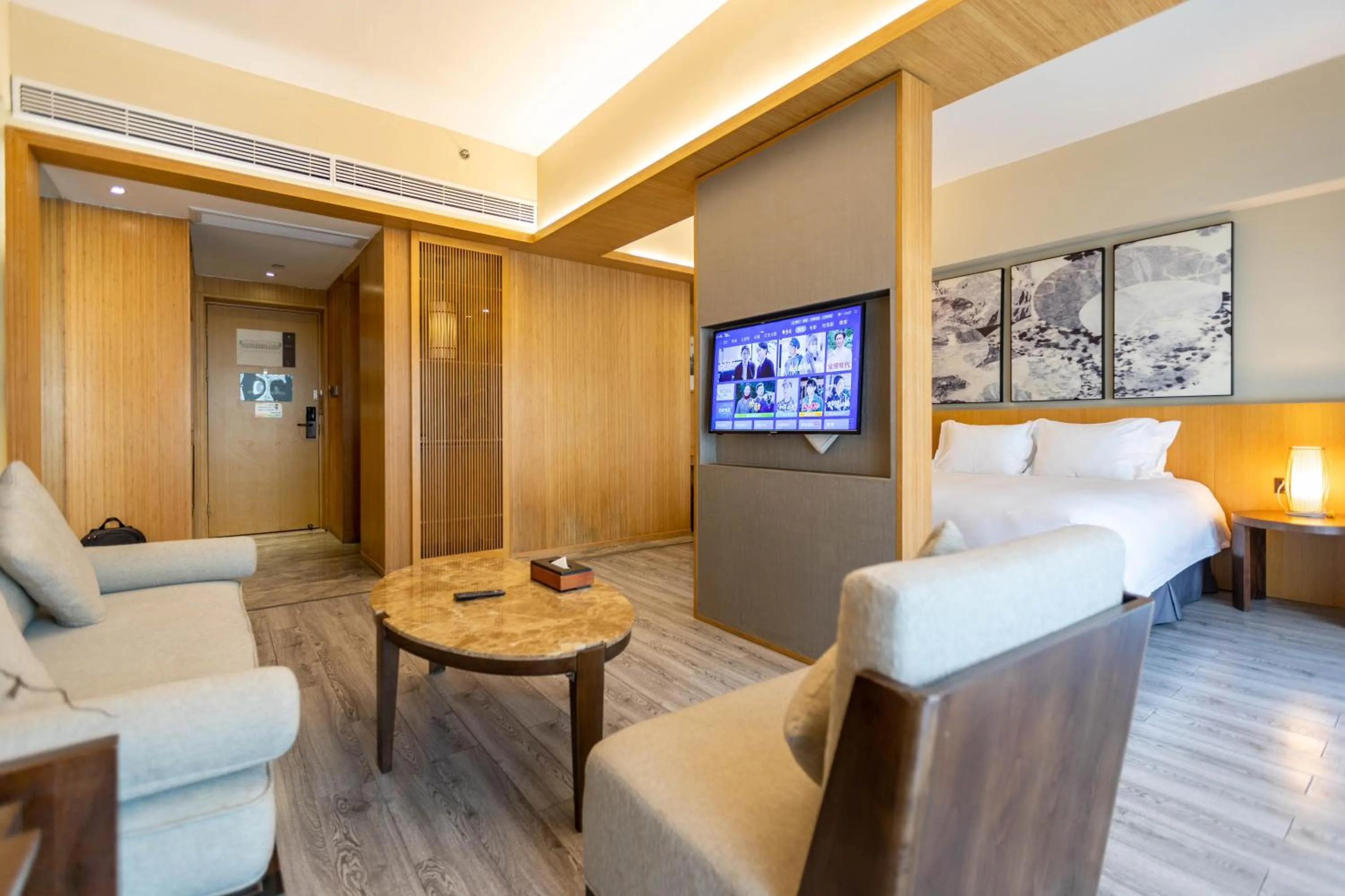 Photo of the whole room in SSAW Boutique Hotel Hangzhou Xixi Nanlu