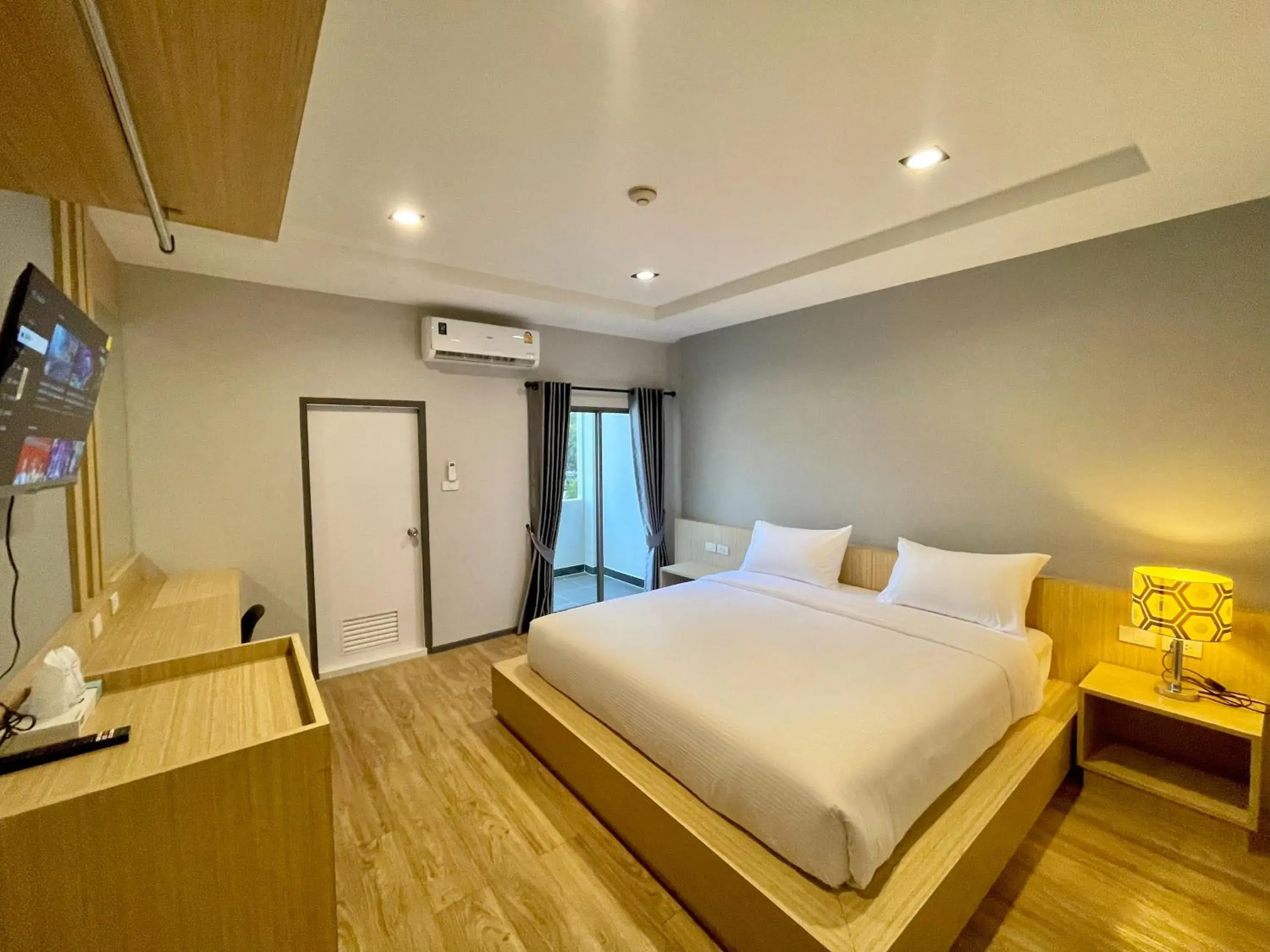 Double Room with Balcony in Klaang Muang Hotel (โรงแรมกลางเมือง) Double Room with Balcony in Klaang Muang Hotel (โรงแรมกลางเมือง)