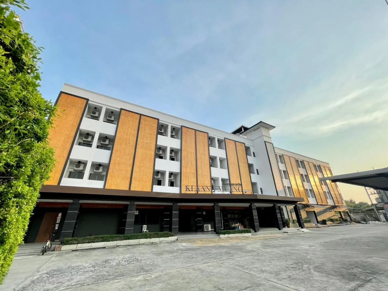 Property building in Klaang Muang Hotel (โรงแรมกลางเมือง)