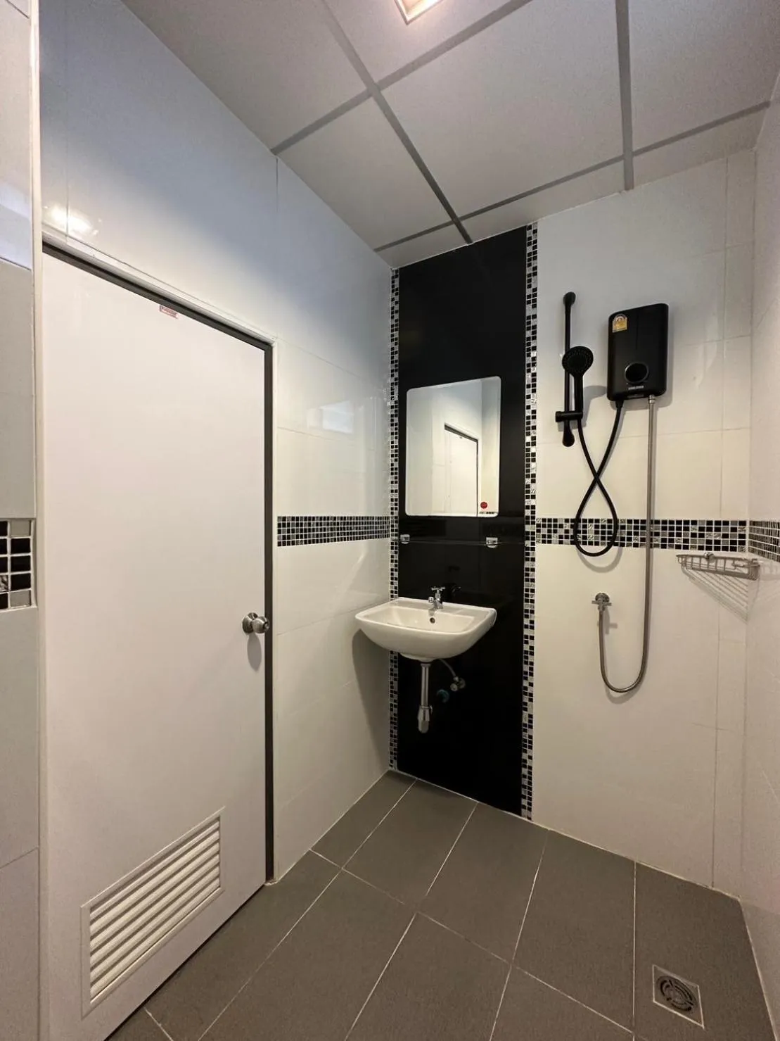 Klaang Muang Hotel (โรงแรมกลางเมือง)