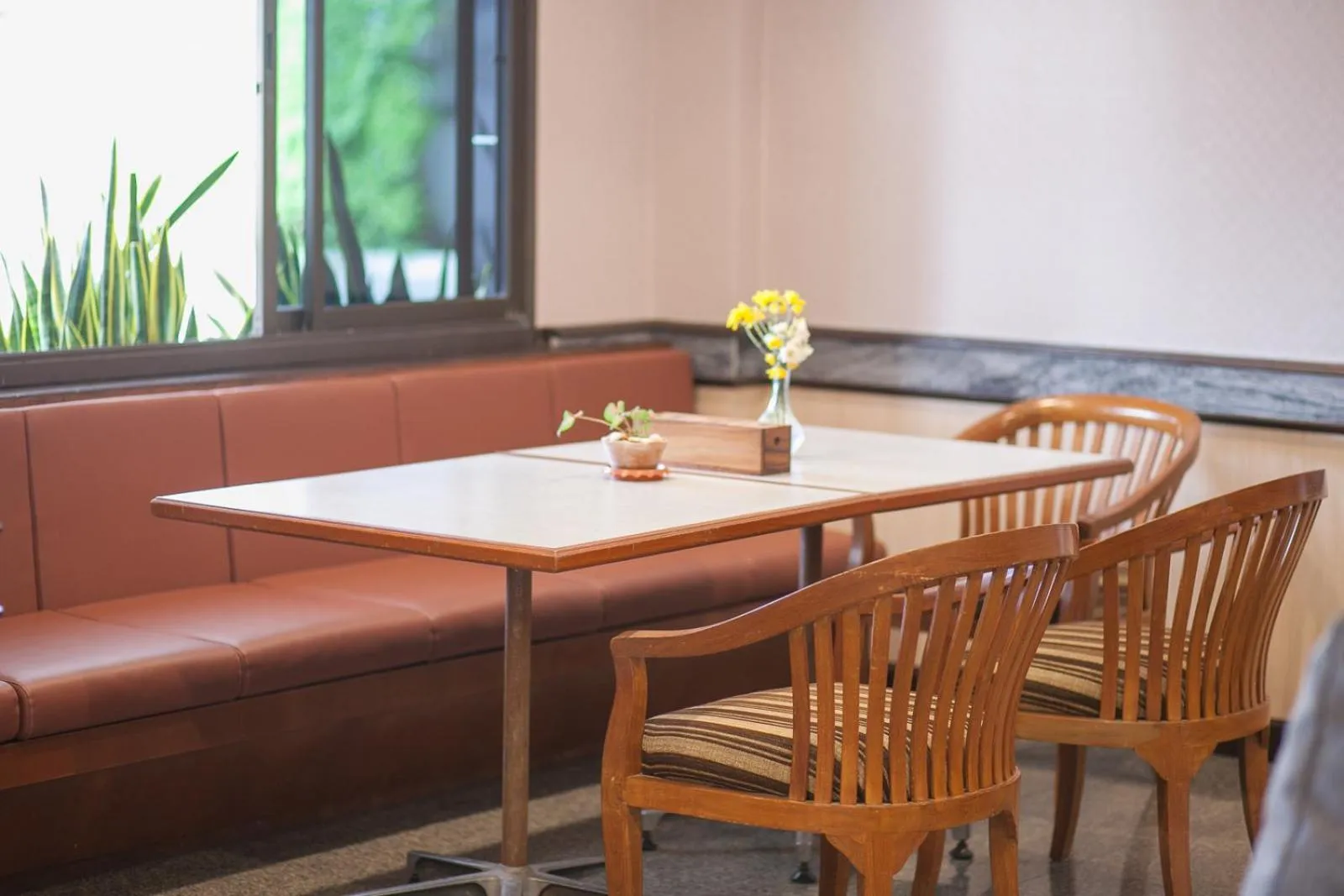 Klaang Muang Hotel (โรงแรมกลางเมือง)