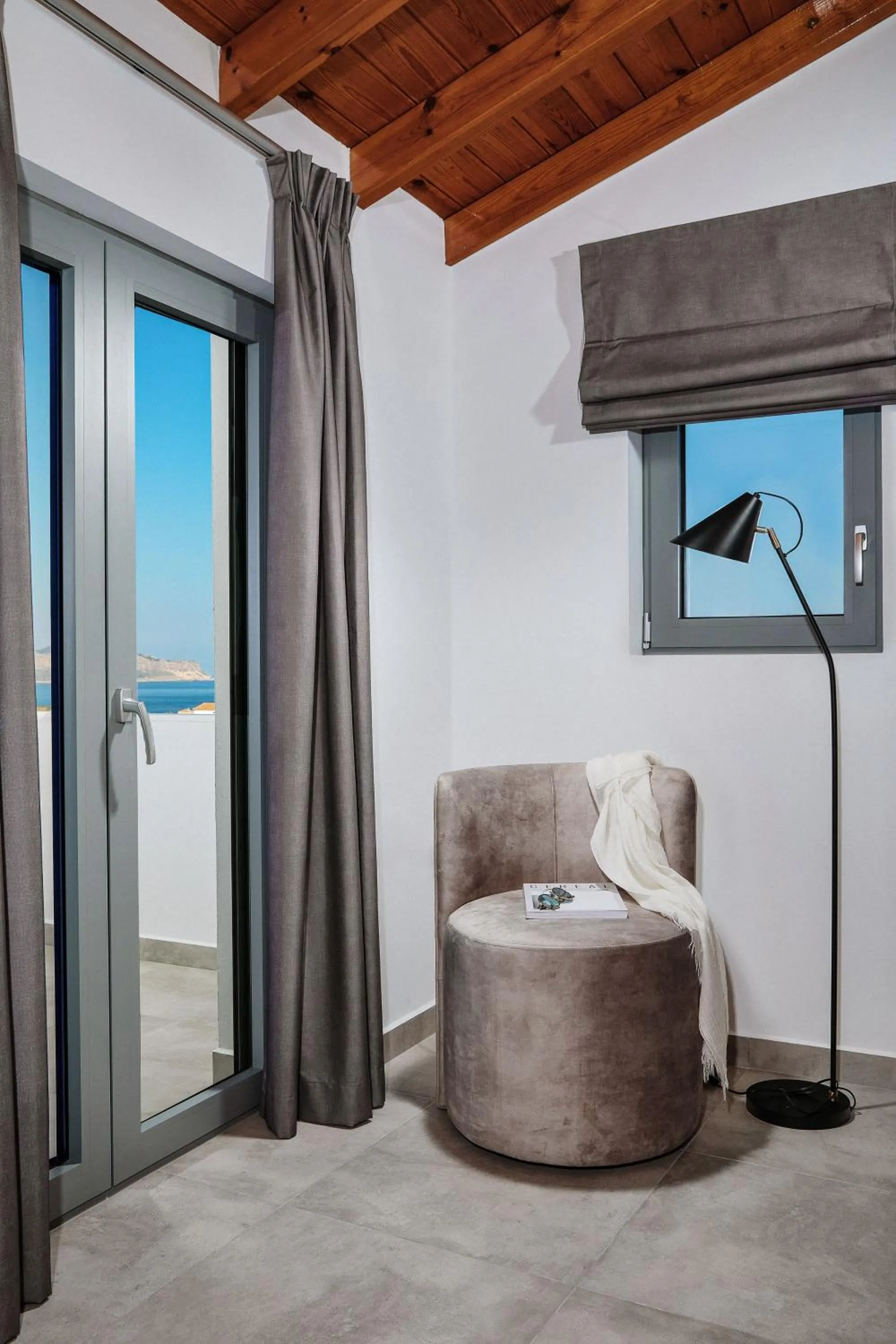 Seating area in Quattro Suites