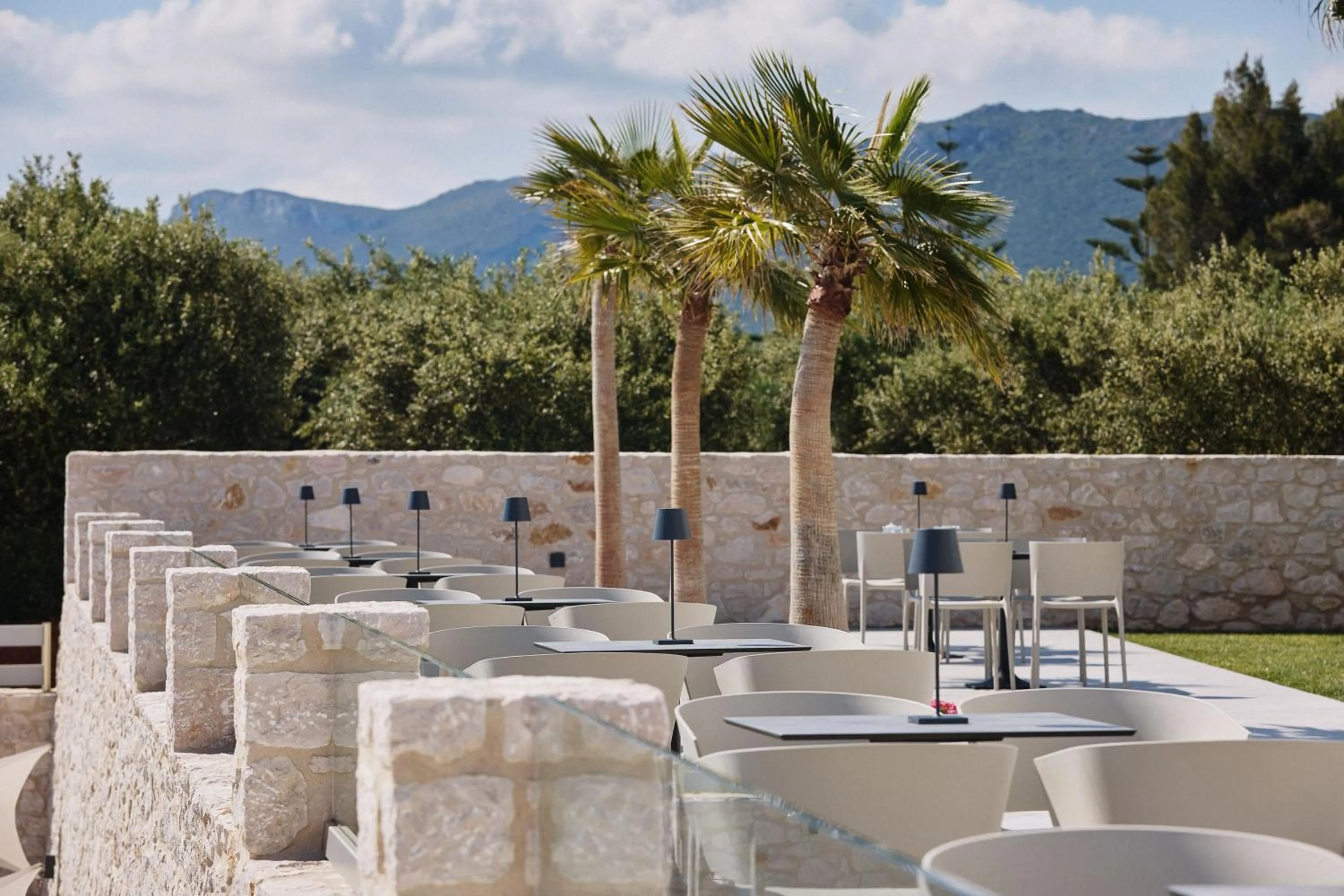 Restaurant/places to eat in Quattro Suites