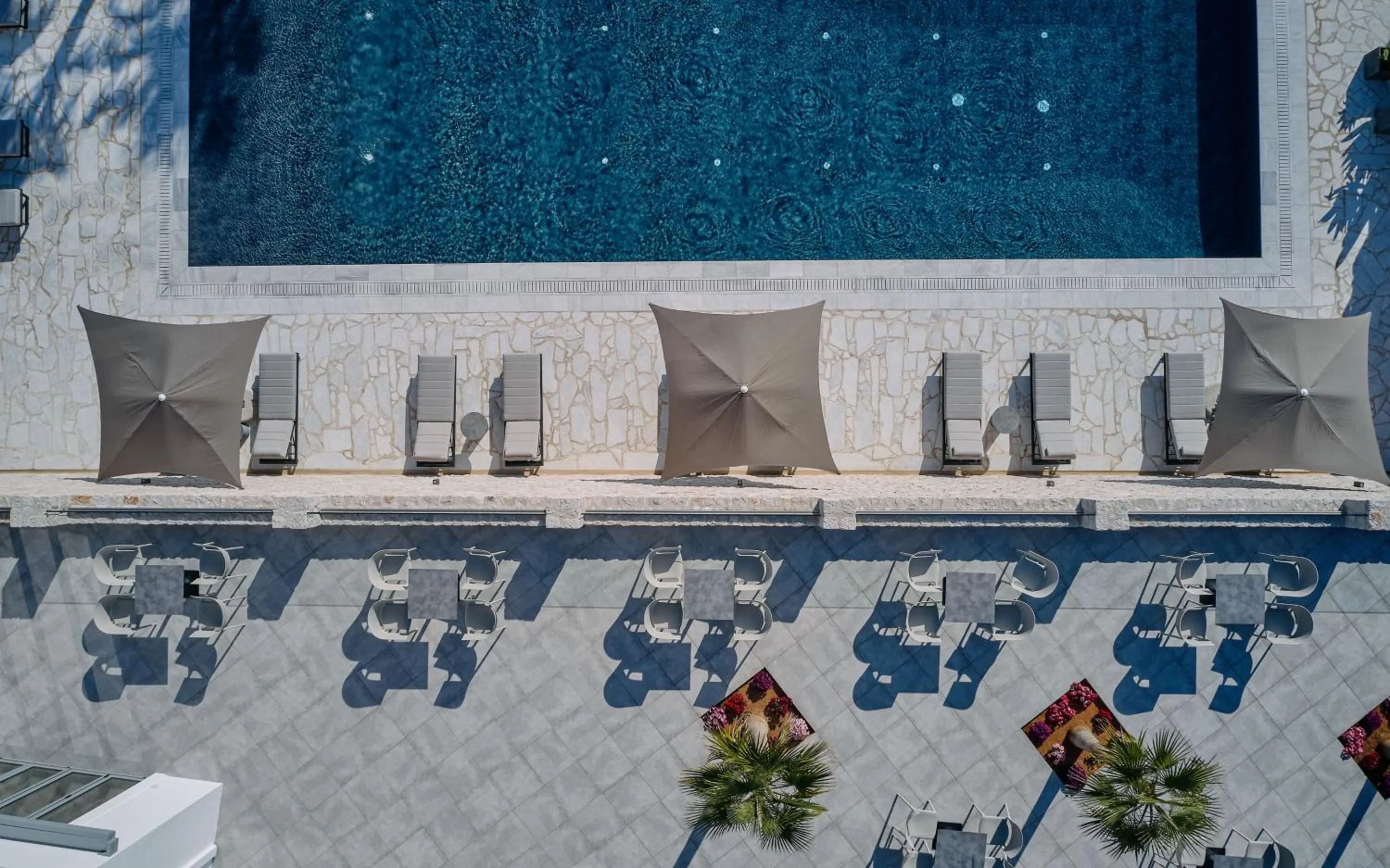 Swimming pool in Quattro Suites